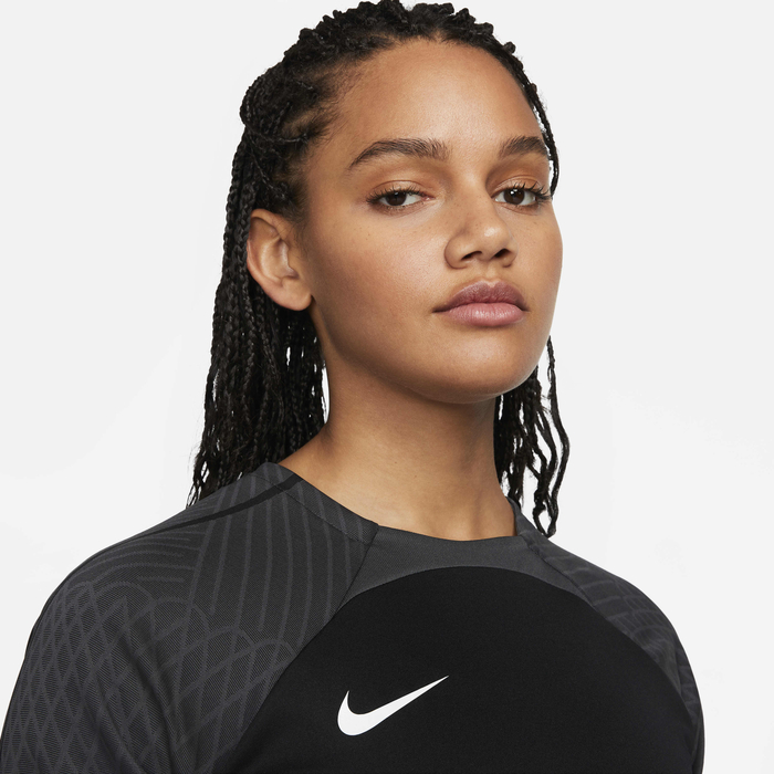 Nike Dri-FIT Strike image number 2 Nike Dri-FIT Strike image number 2
