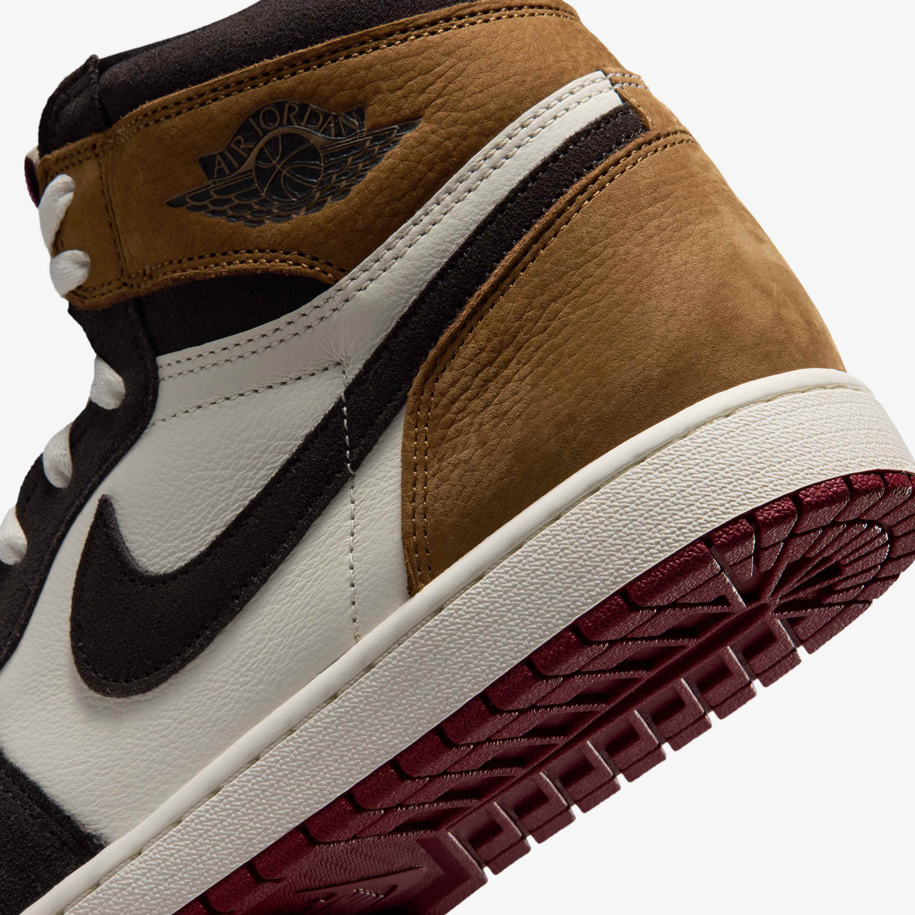 Air Jordan 1 Retro High OG 'Love Letter' image number 7