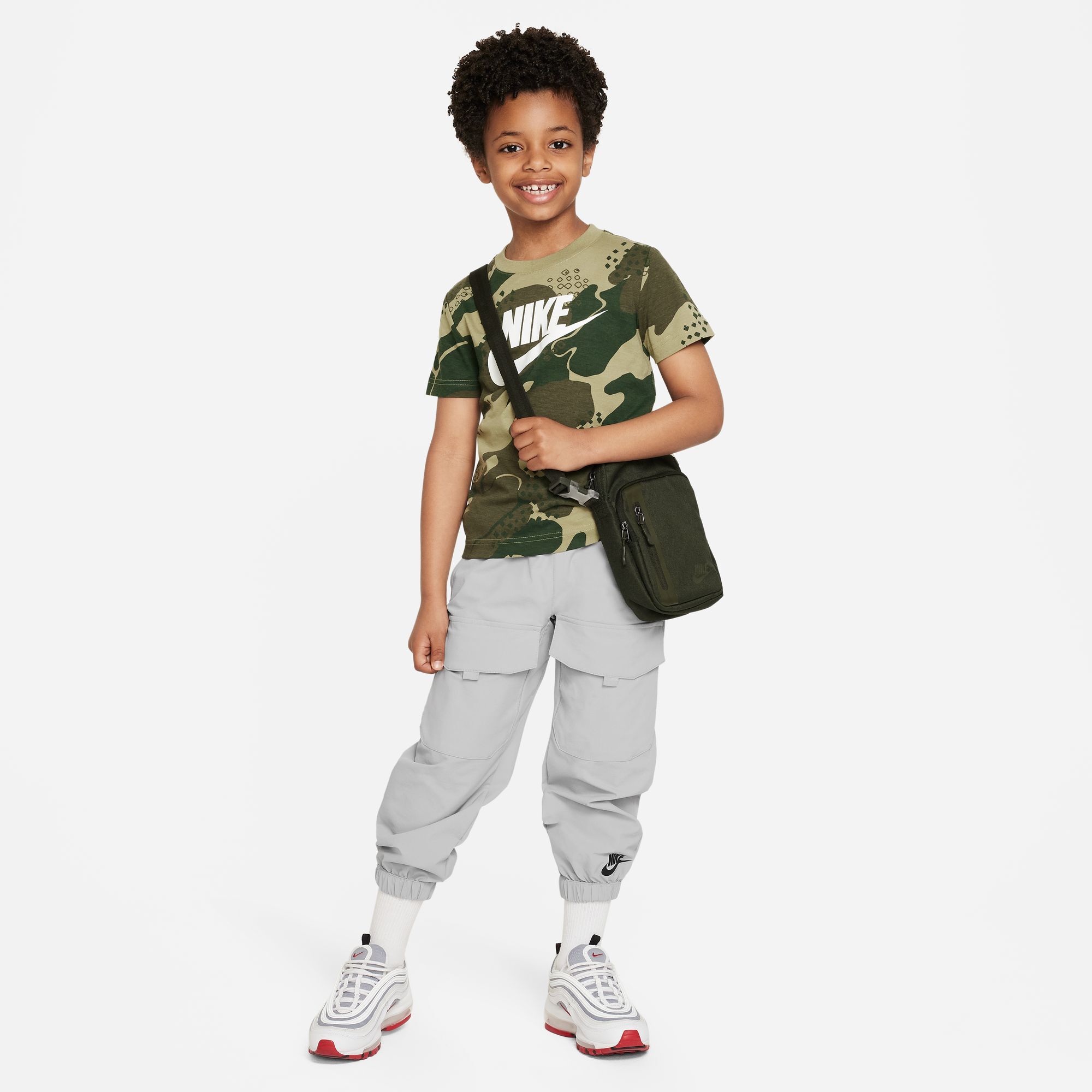 تيشيرت نايكي كلوب سيزونال كامو بيسك image number 2