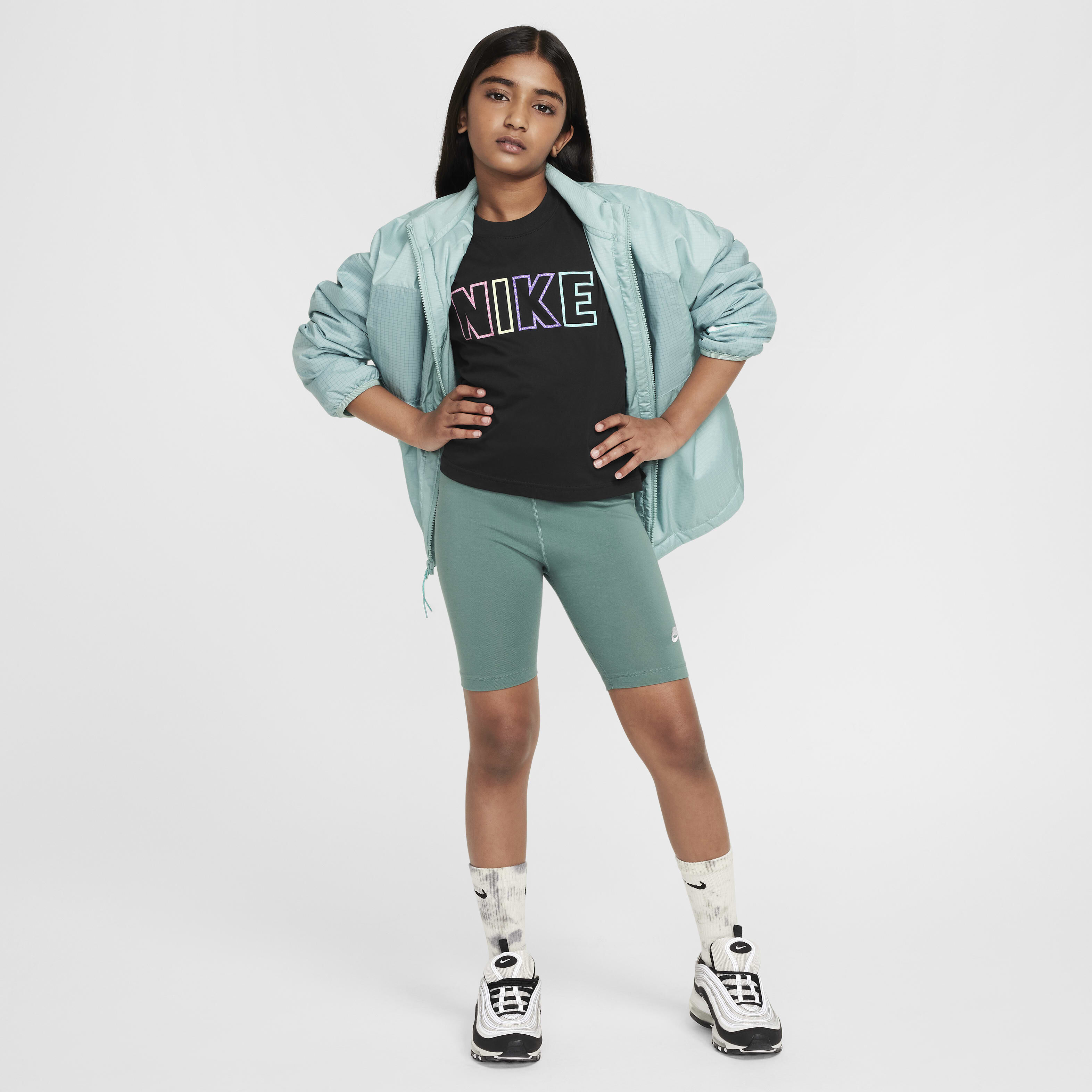 Nike Sportswear Essential image number 3