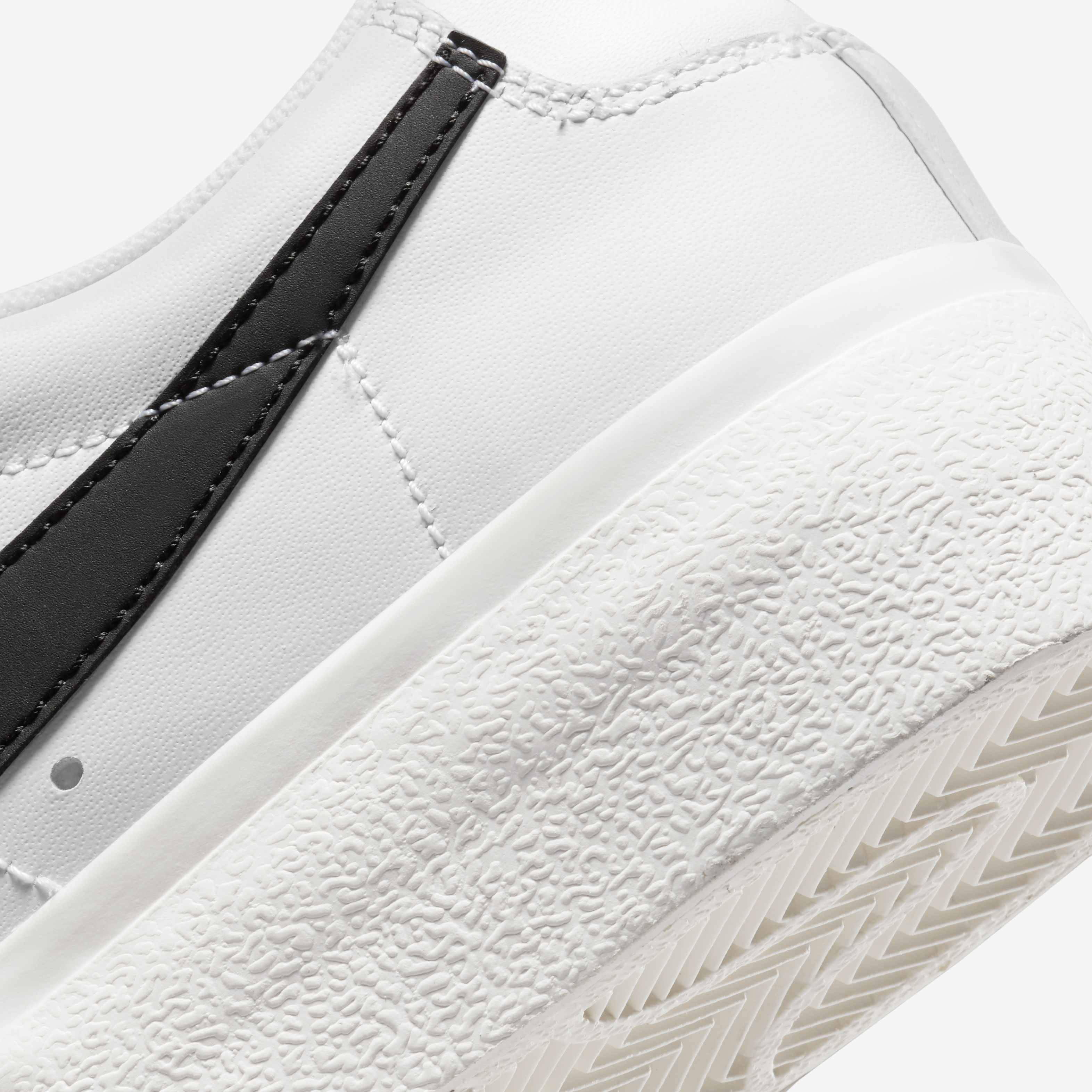 Nike Blazer Low Platform image number 8