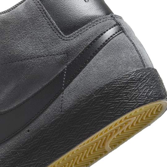 Shop SB Zoom Blazer Mid Skate Shoes Nike UAE
