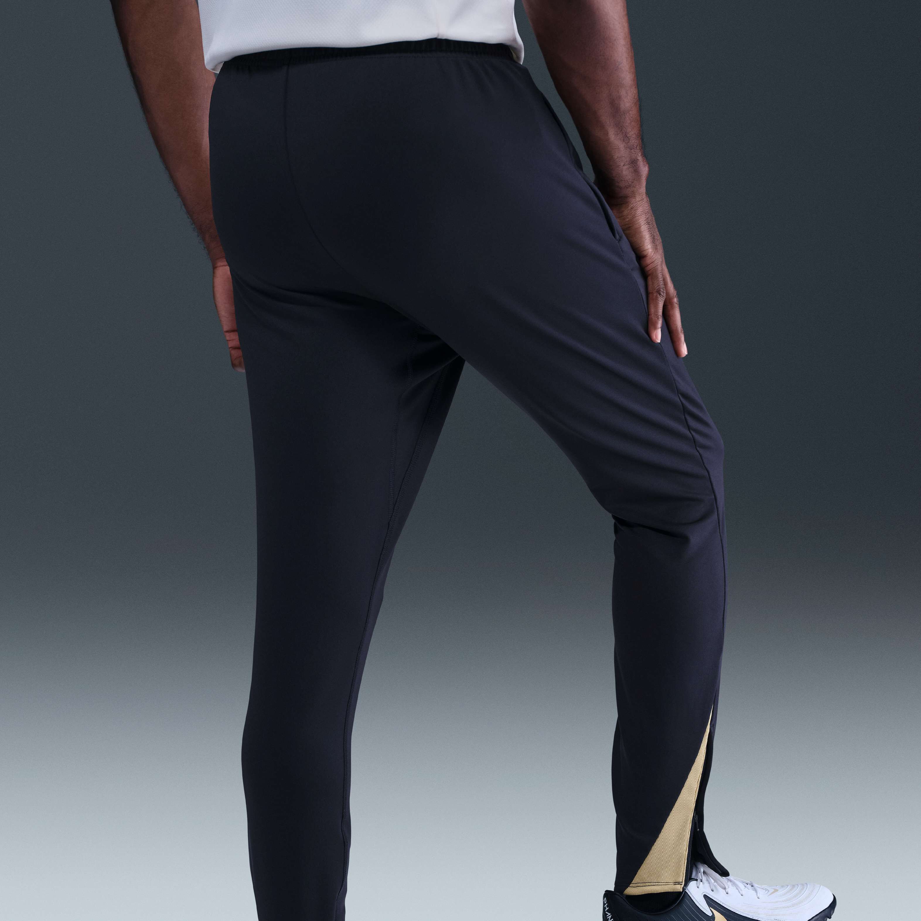 Nike Strike image number 2