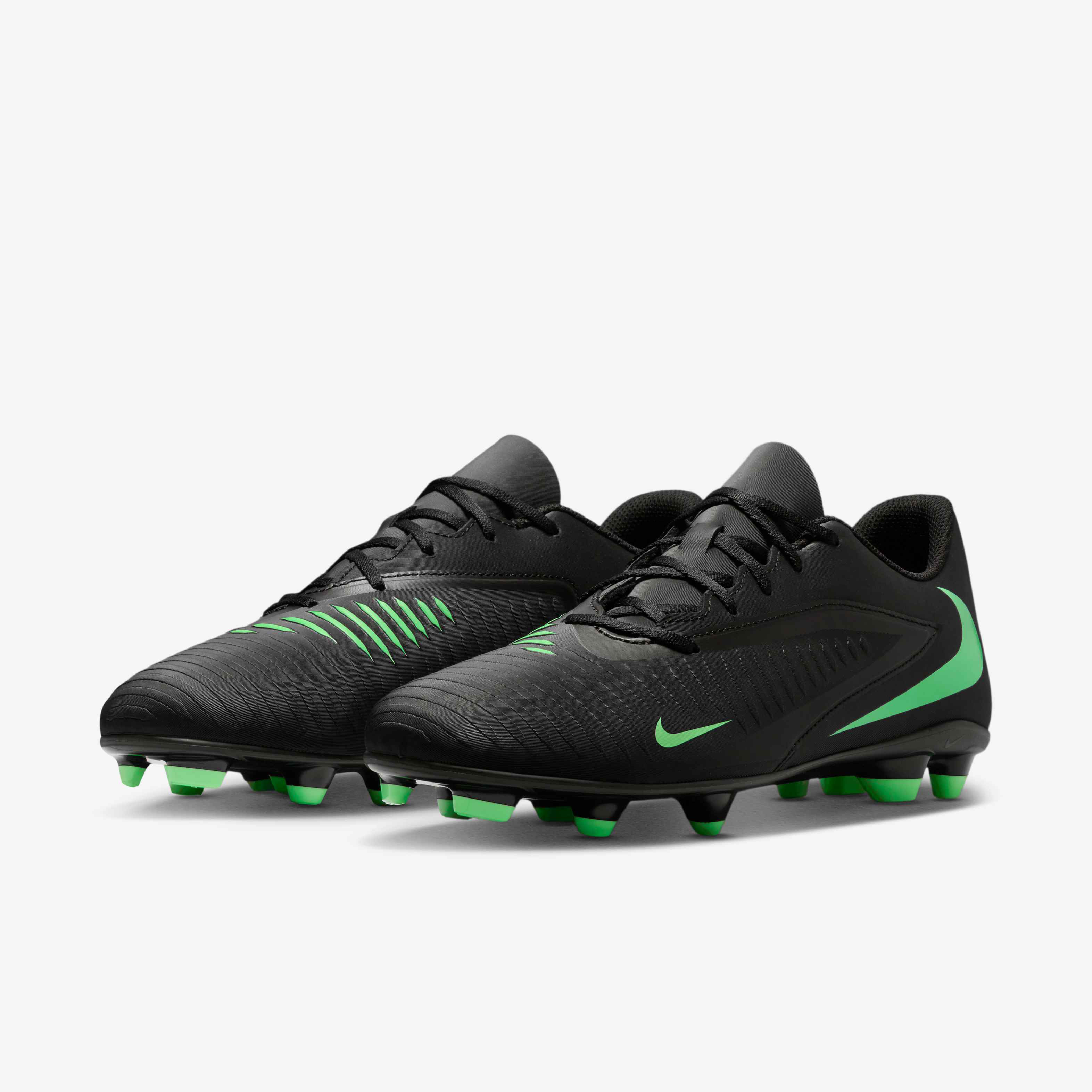 Nike Phantom 6 Low Club image number 4