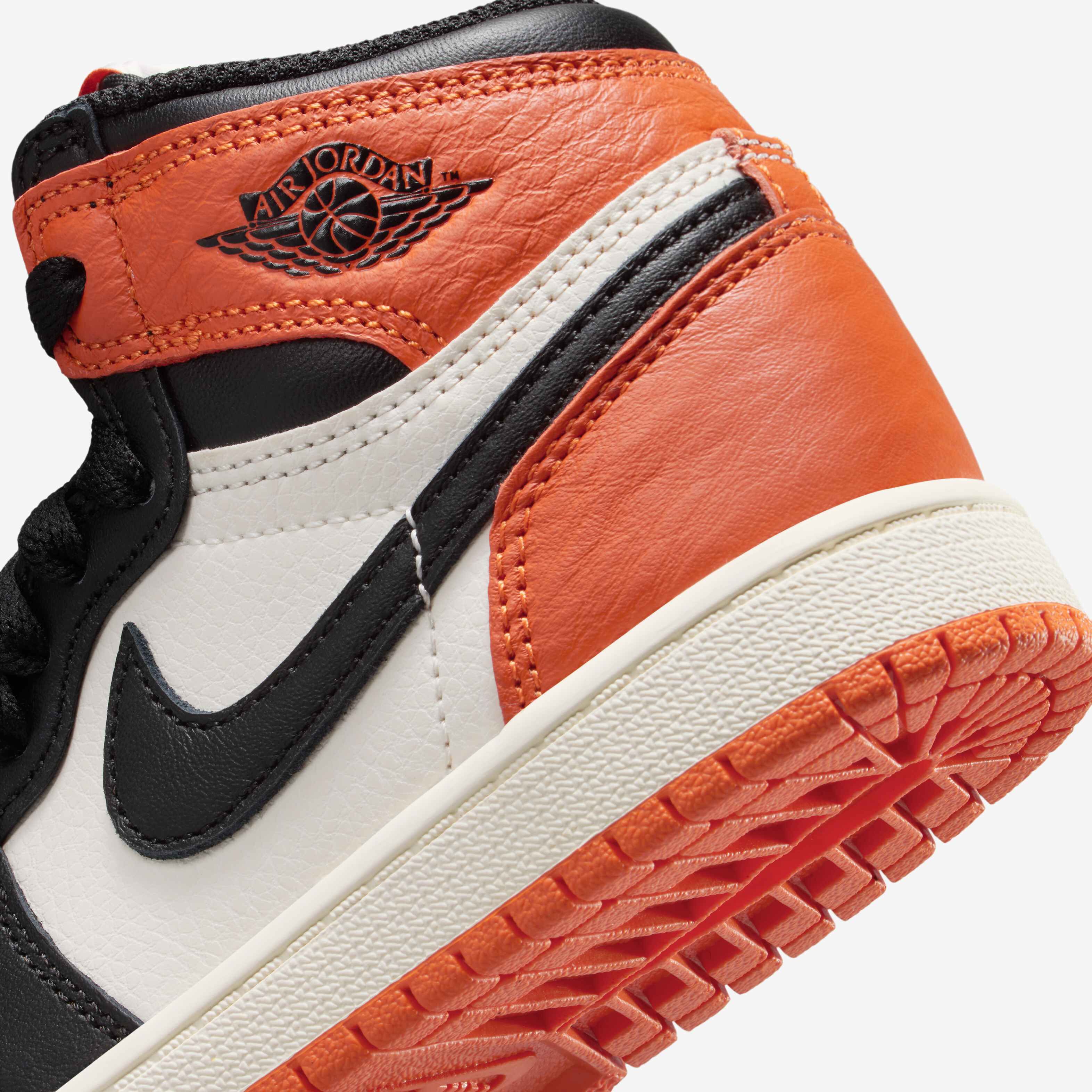 Jordan 1 Retro High OG 'Black & White' image number 7