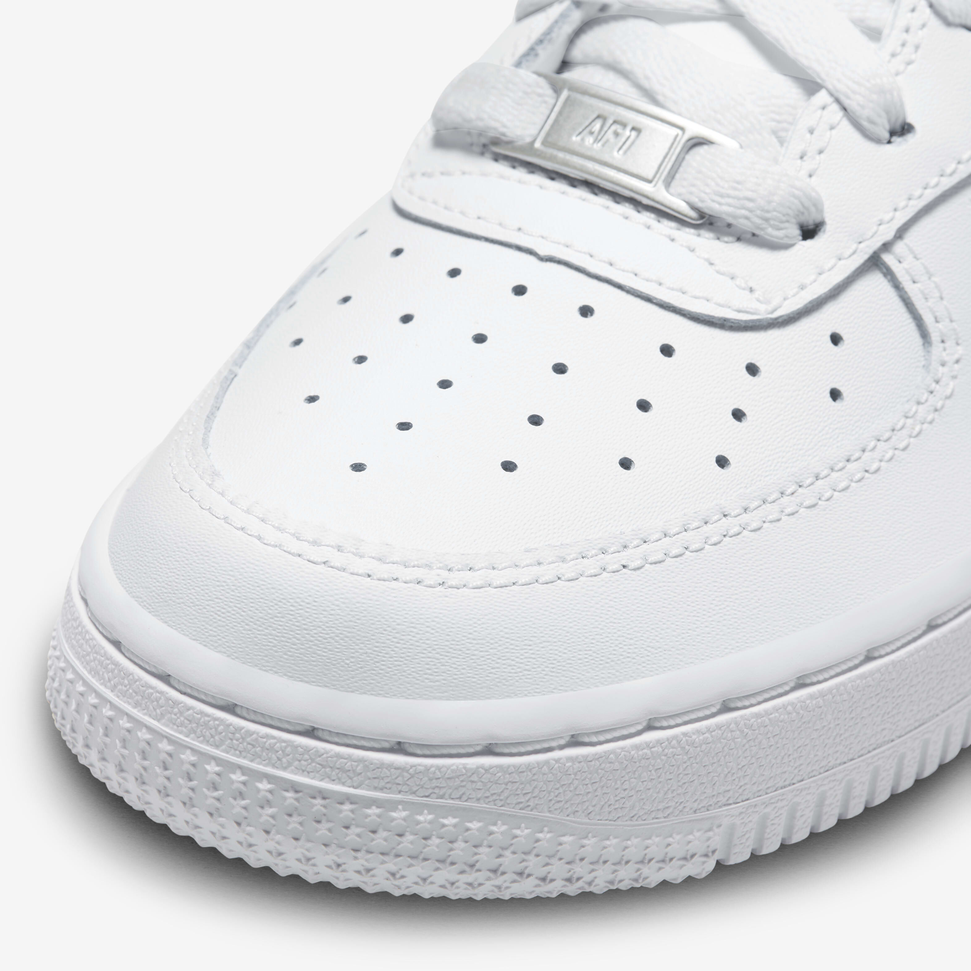 Buy Nike Air Force 1 LE Older Kids Shoe Nike UAE Official