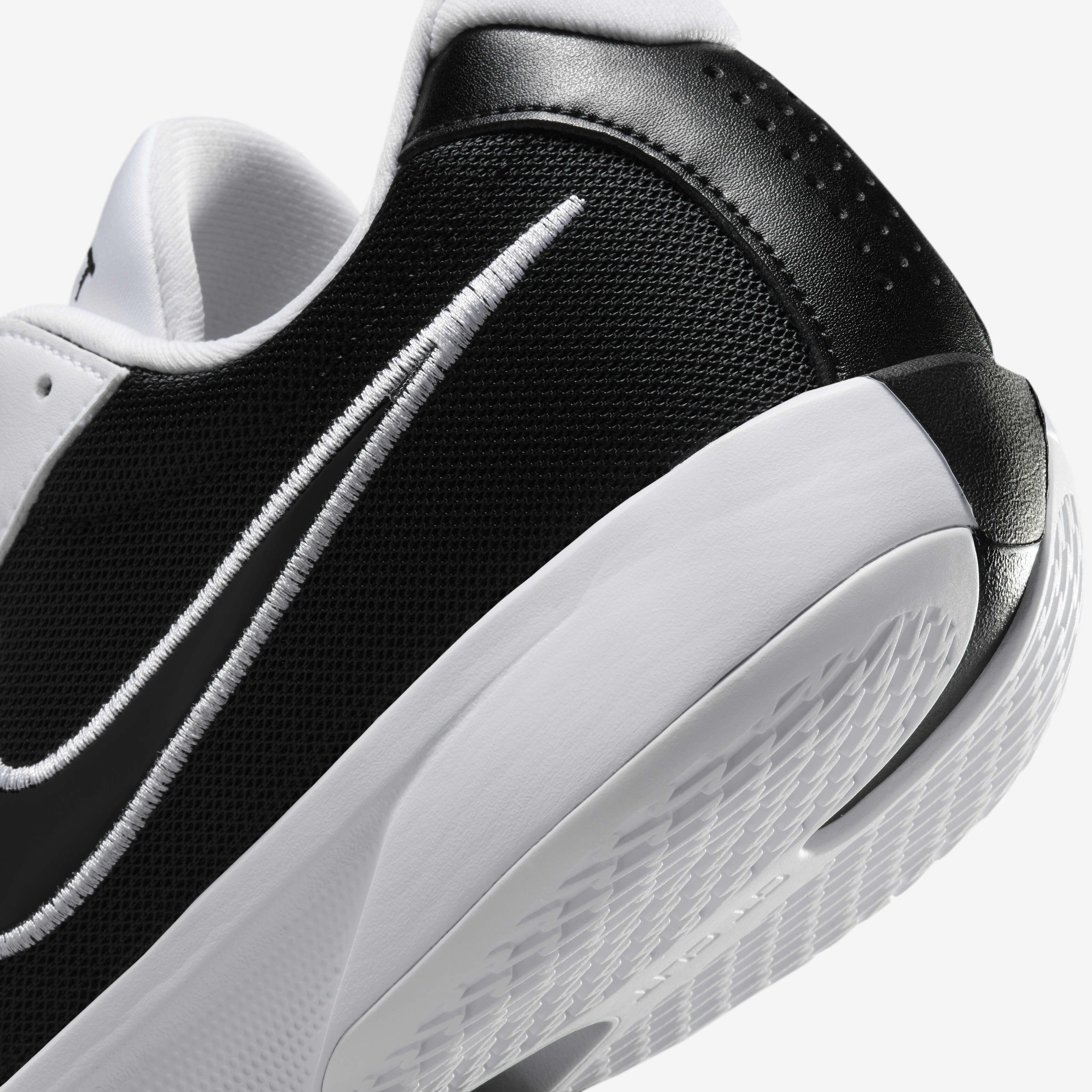 シューズ(男性用) NIKE gtcut academy Nike Men's Basketball Shoe, Black White, 7 : Amazon.ca