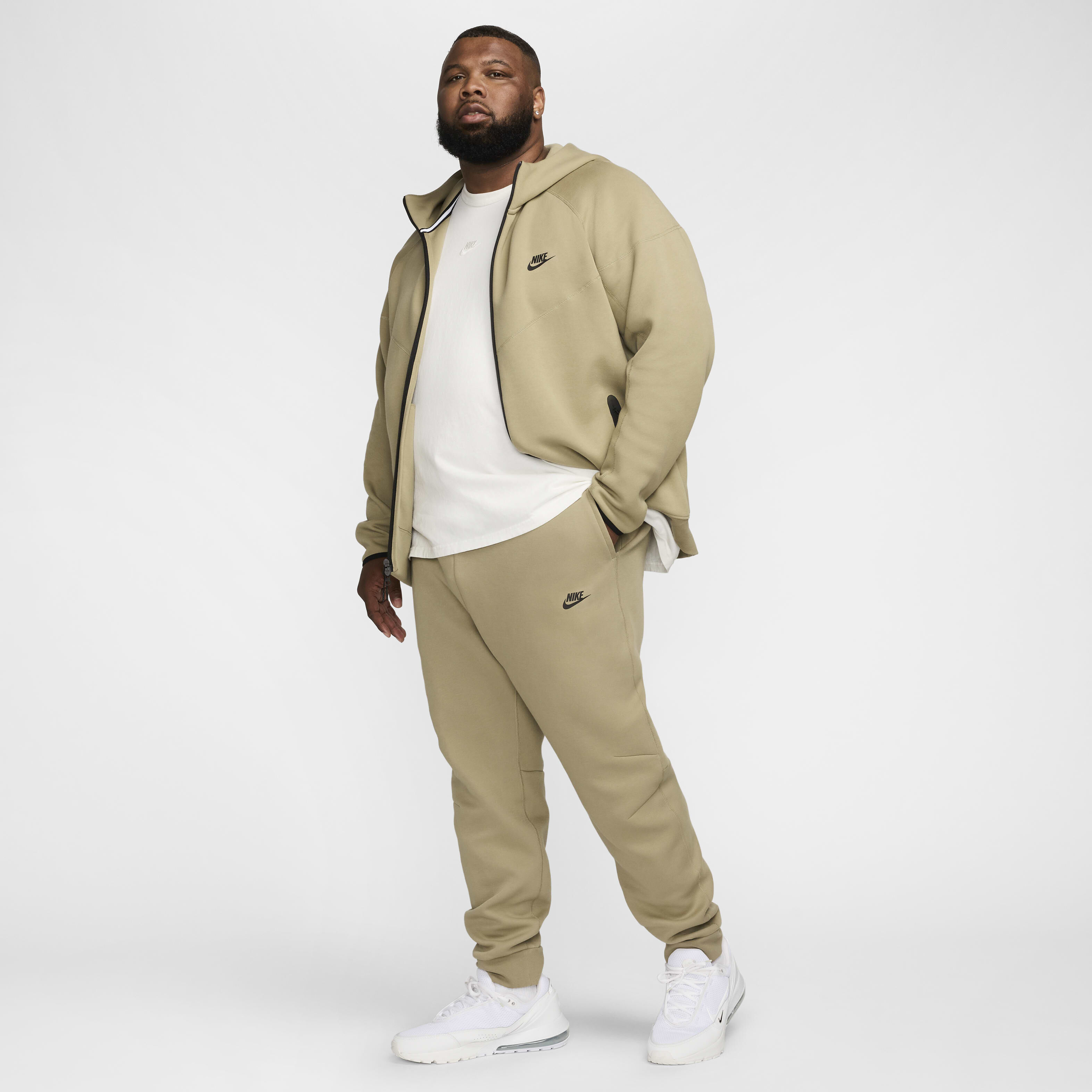 Nike Sportswear Tech Fleece image number 18