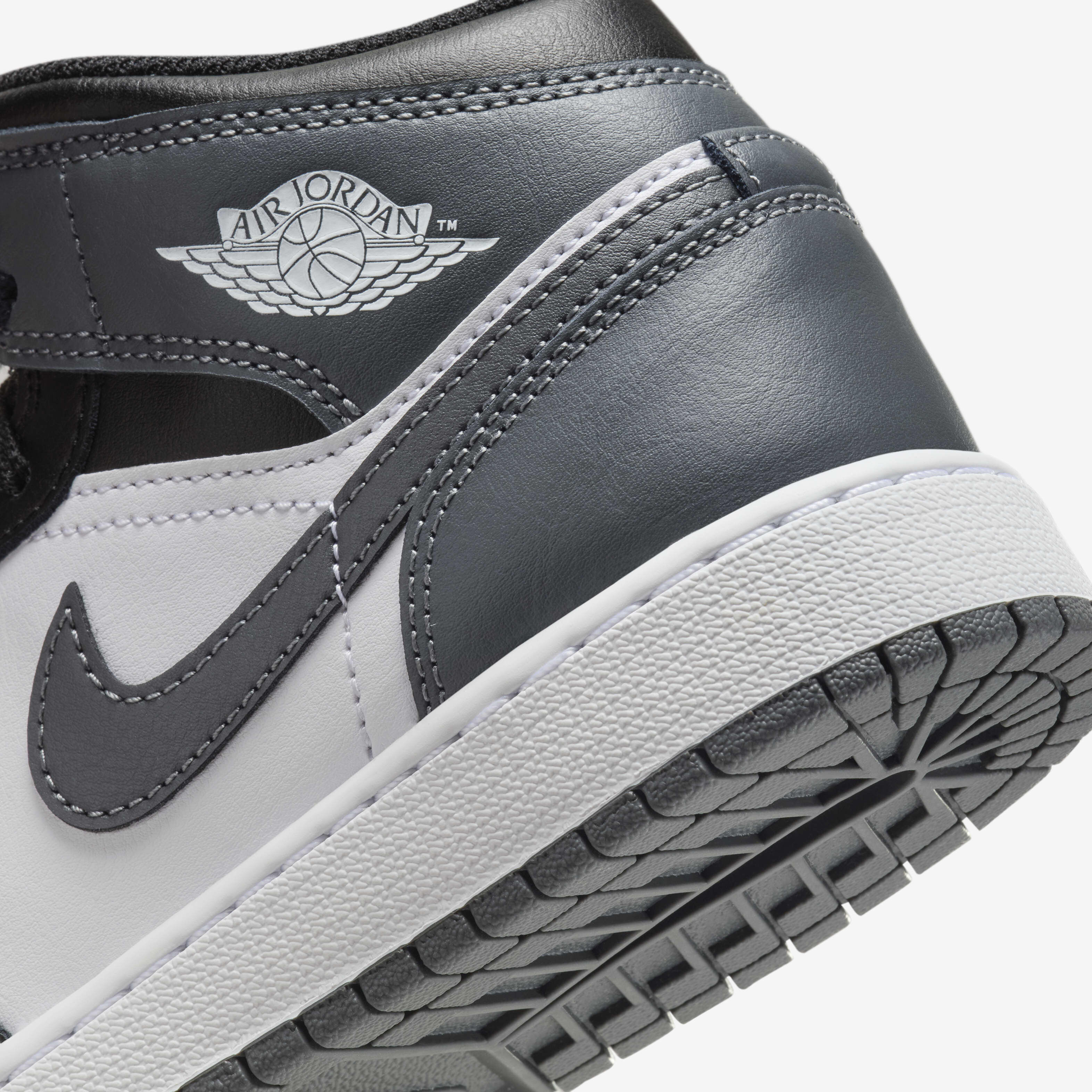 Air Jordan 1 Mid image number 7