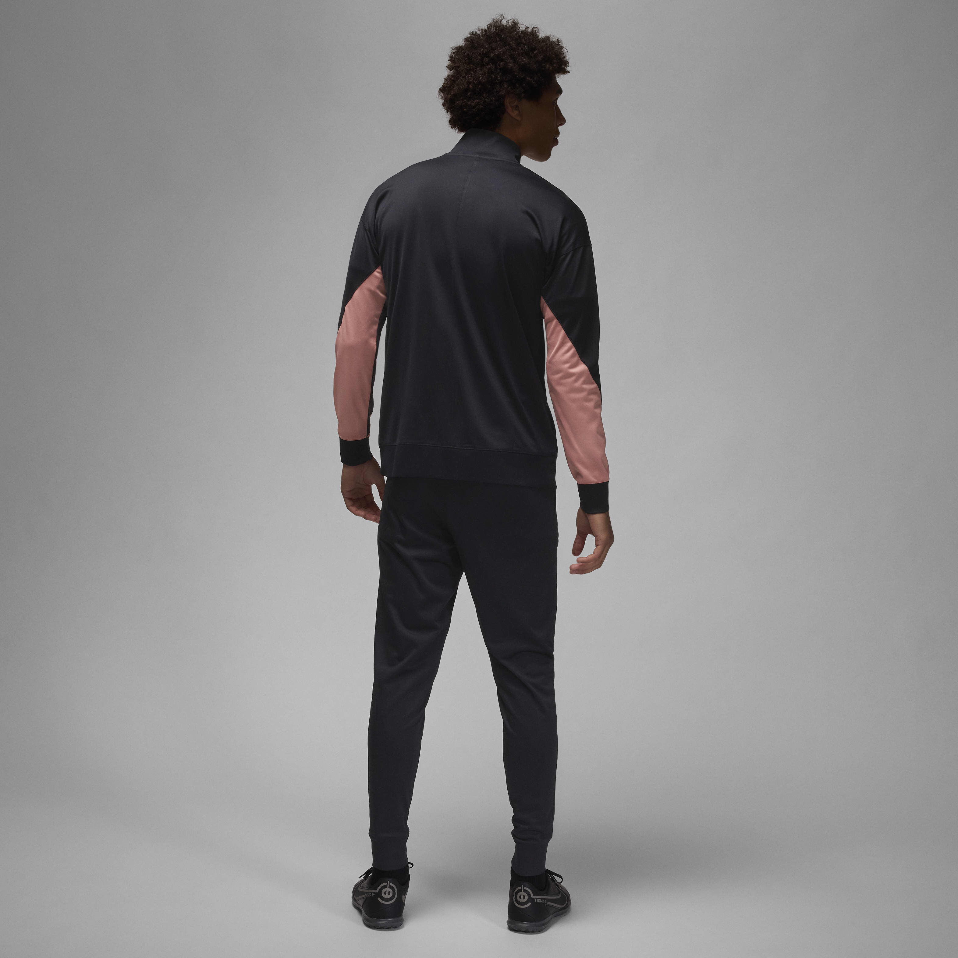 Paris Saint-Germain Strike Third image number 1