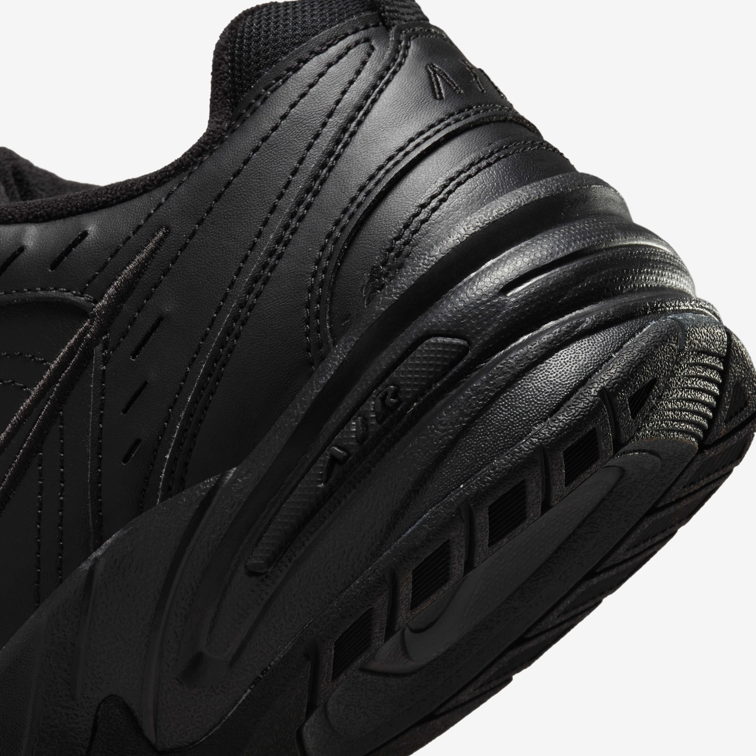 Nike Air Monarch IV image number 7