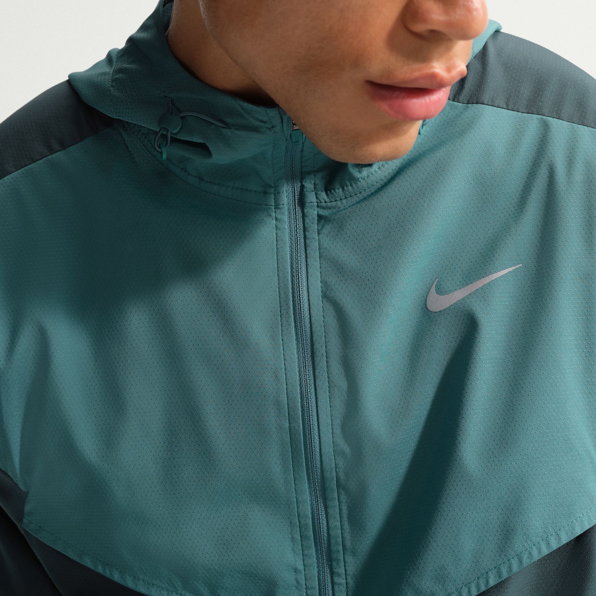 Nike Impossibly Light Windrunner image number 4