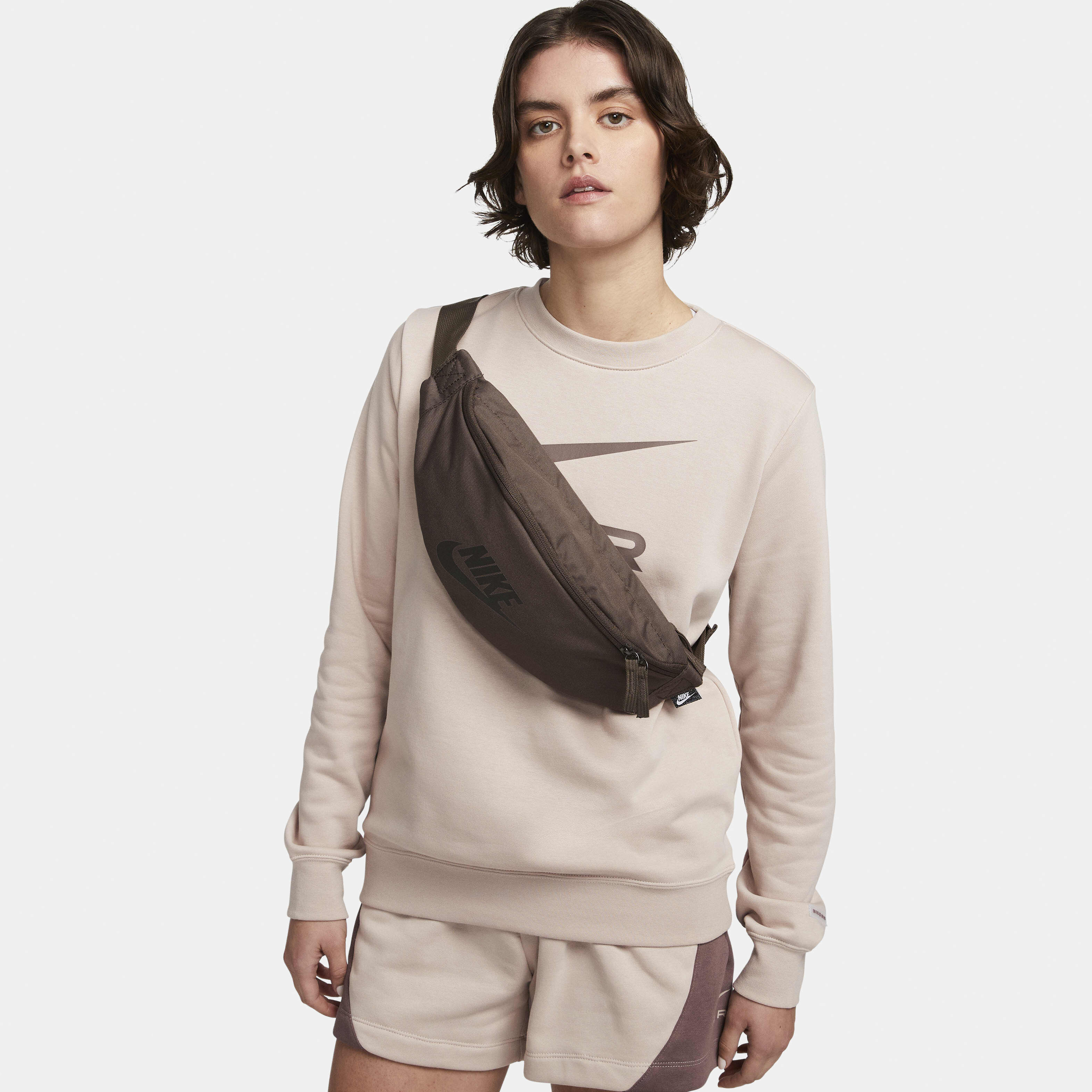 نايكي هيرتج image number 0