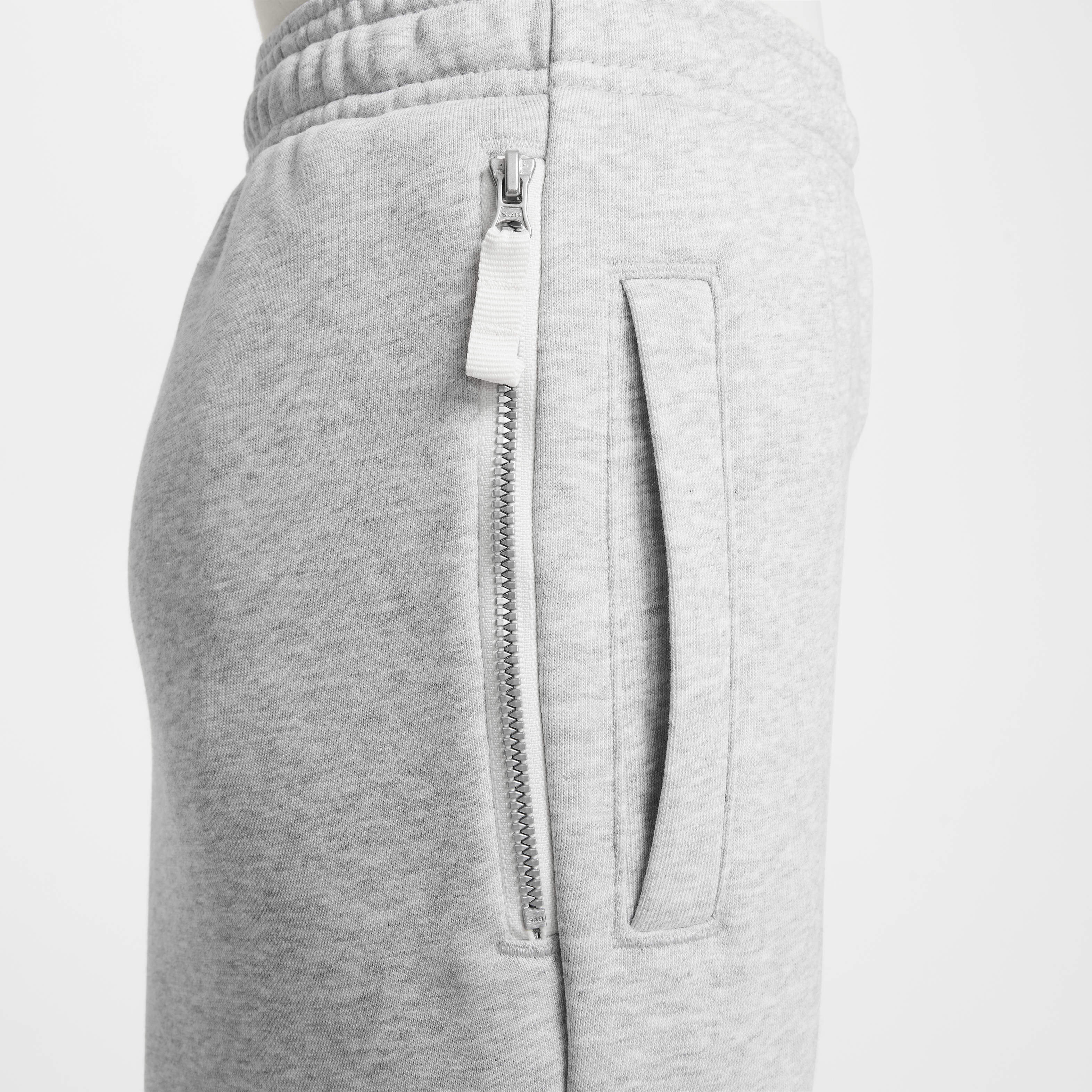 Nike Standard Issue image number 4