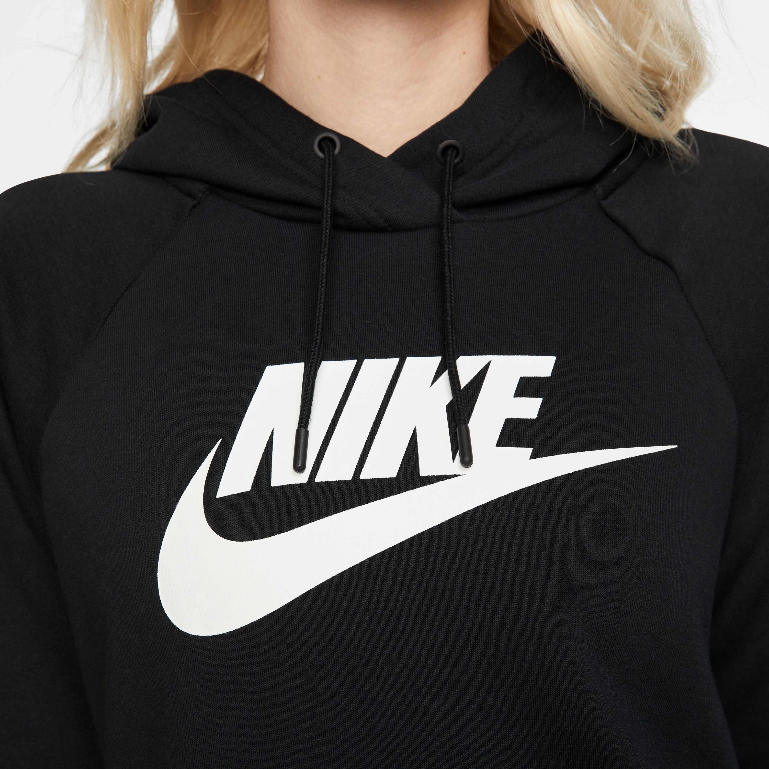 Nike Sportswear Essential image number 4