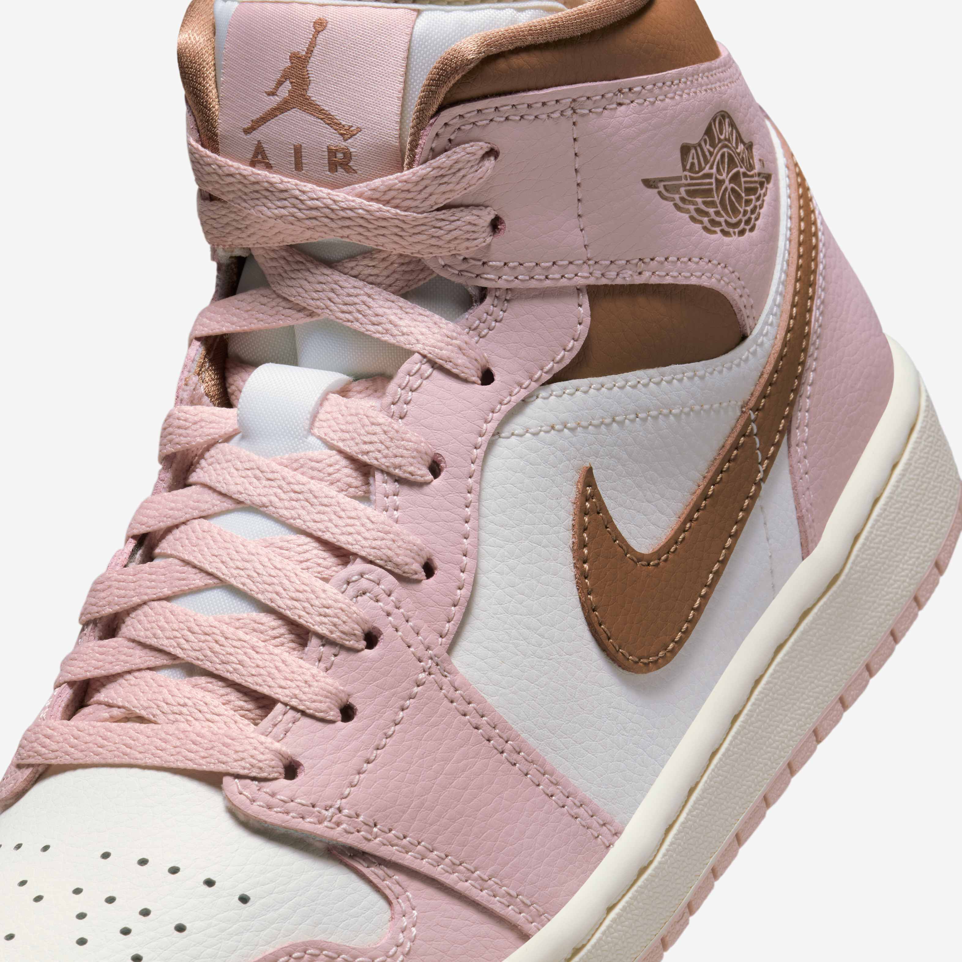 Air Jordan 1 Mid Shoes image number 6