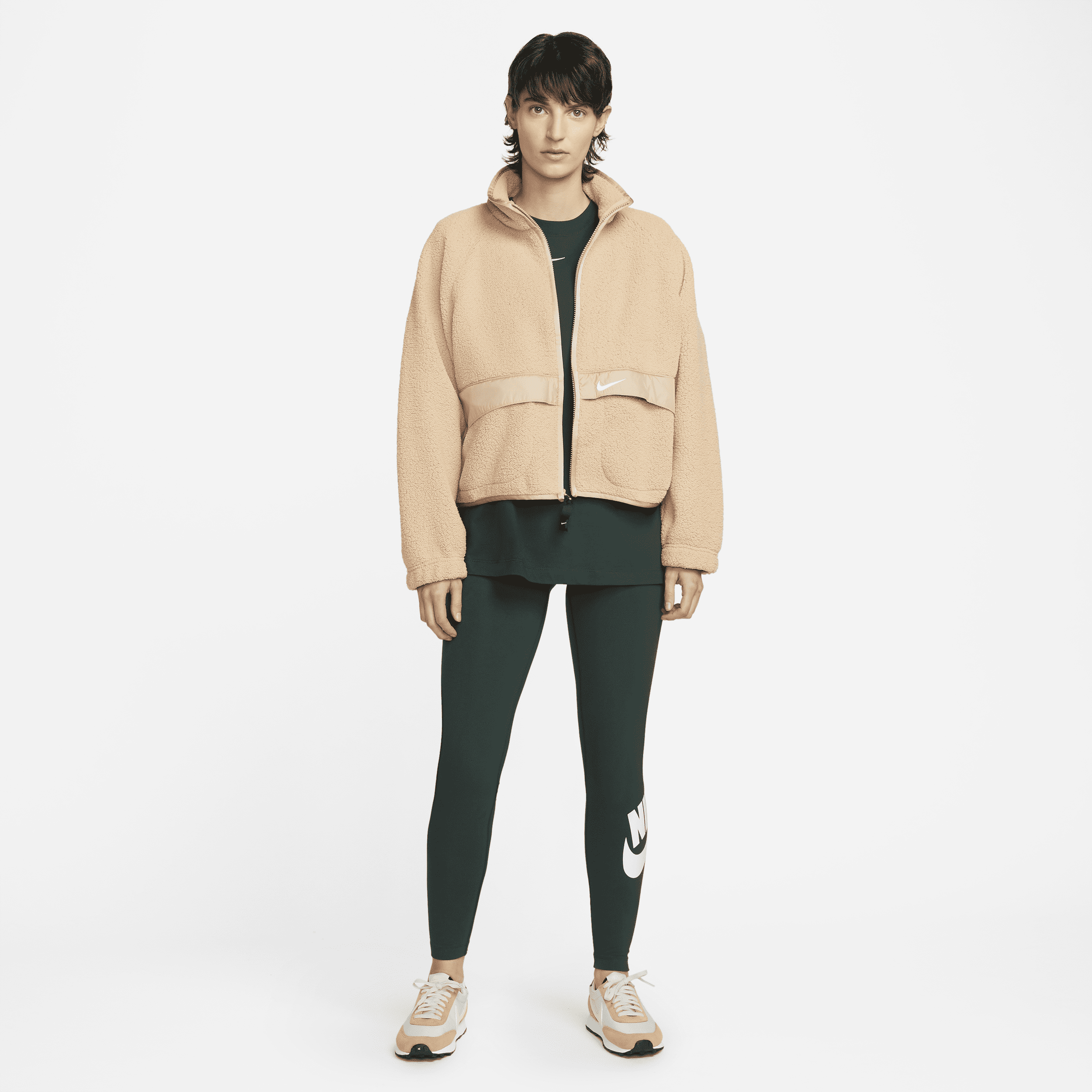 Nike Sportswear Essential image number 3