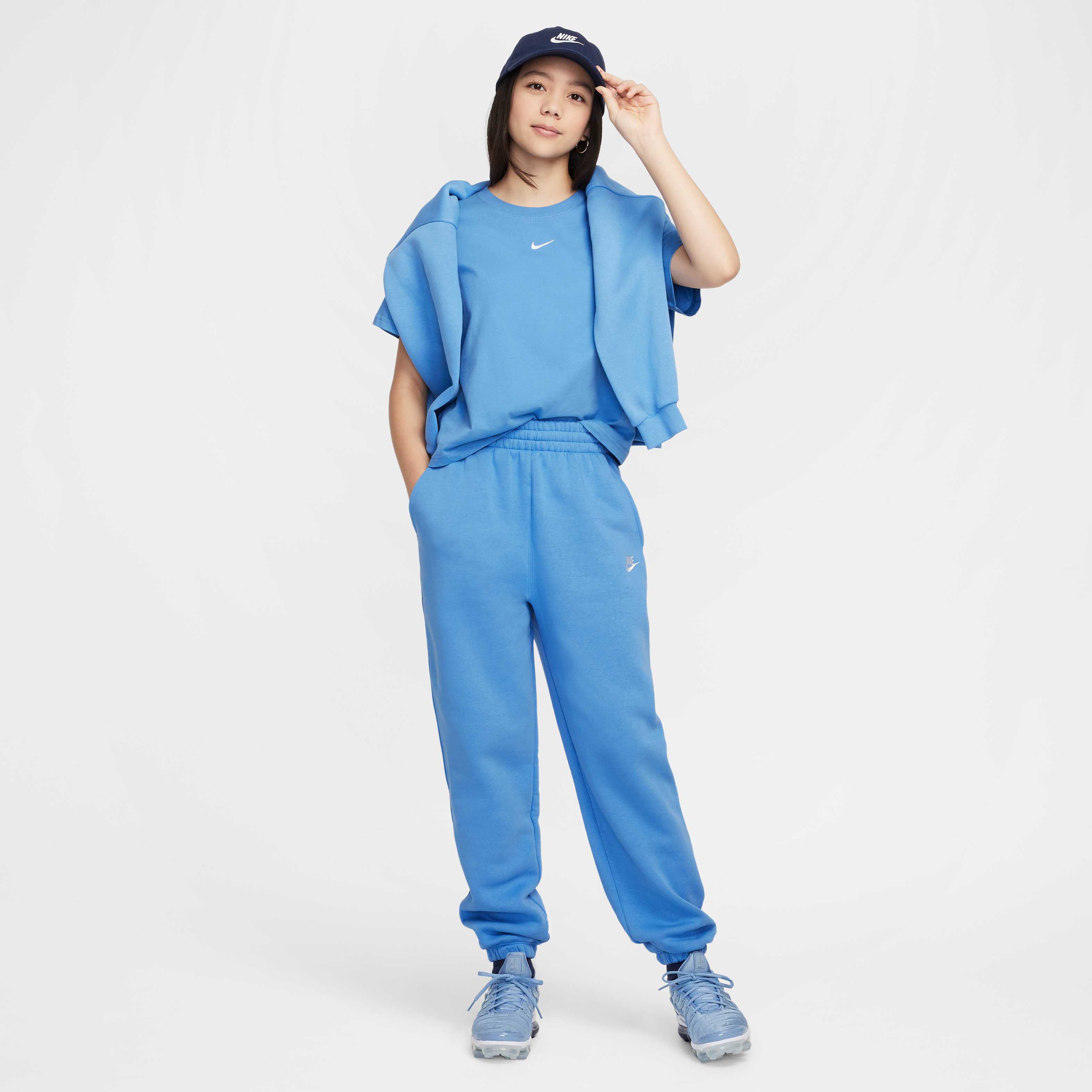 نايكي سبورتسوير ايسنشال image number 4