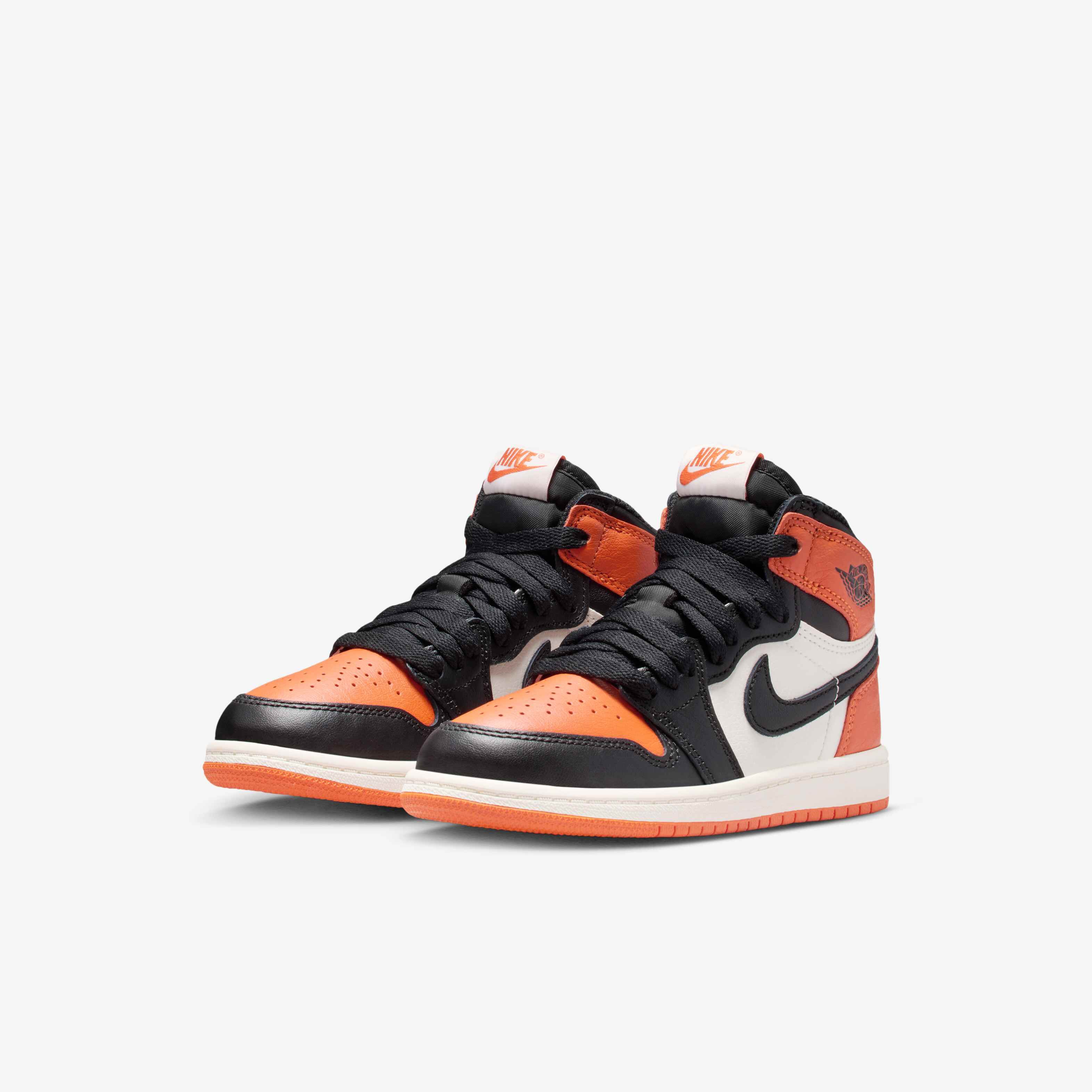 Jordan 1 Retro High OG 'Black & White' image number 4
