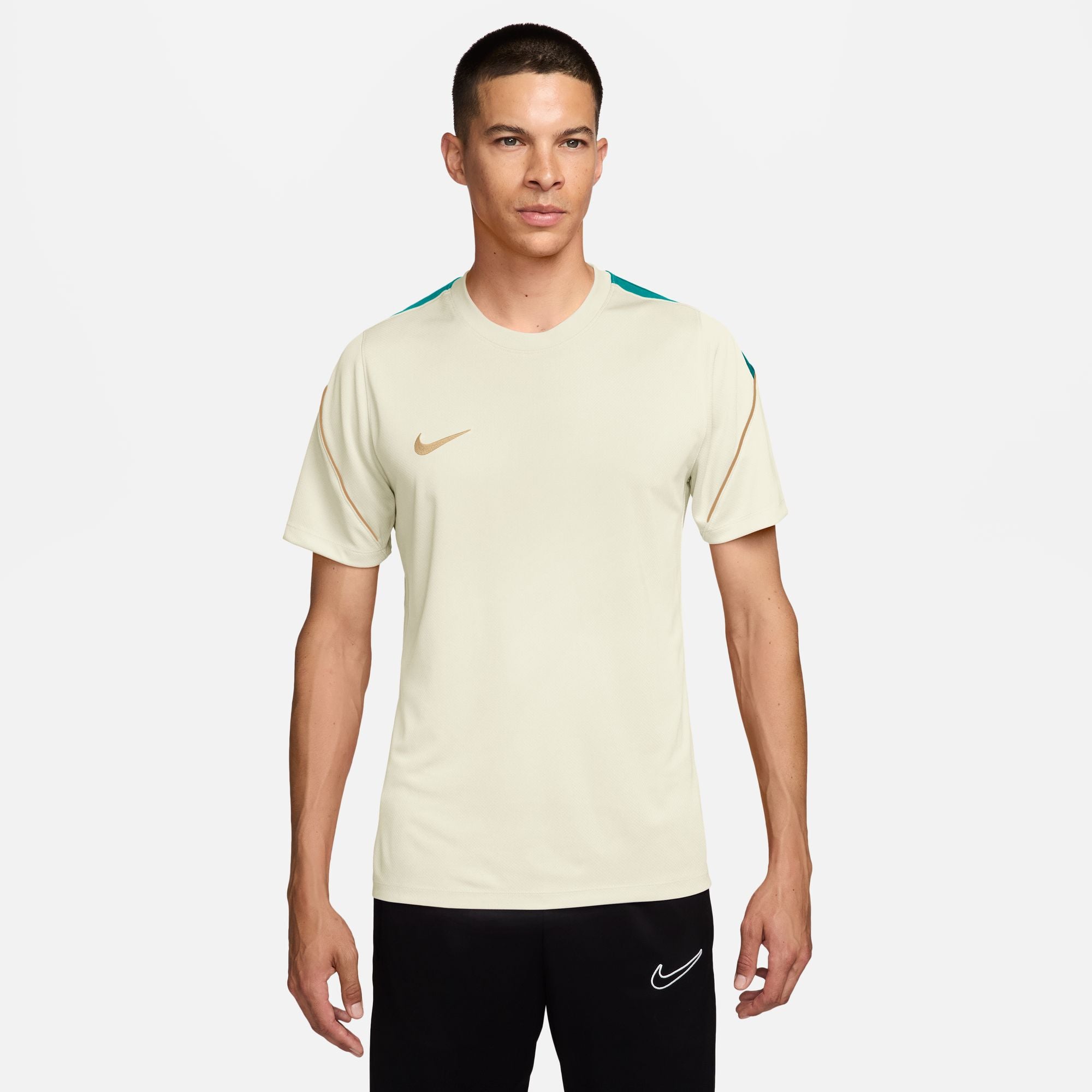 Nike Strike image number 0