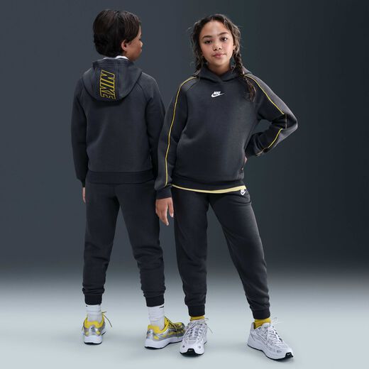 بدلات جري-نايكي, نايكي سبورتسوير كلوب فليس, بدلة رياضية للأطفال الكبار