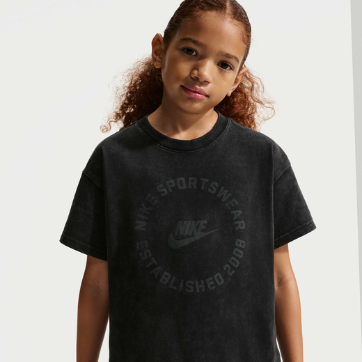 New In-Nike, Nike Sportswear, Older Kids' T-Shirt