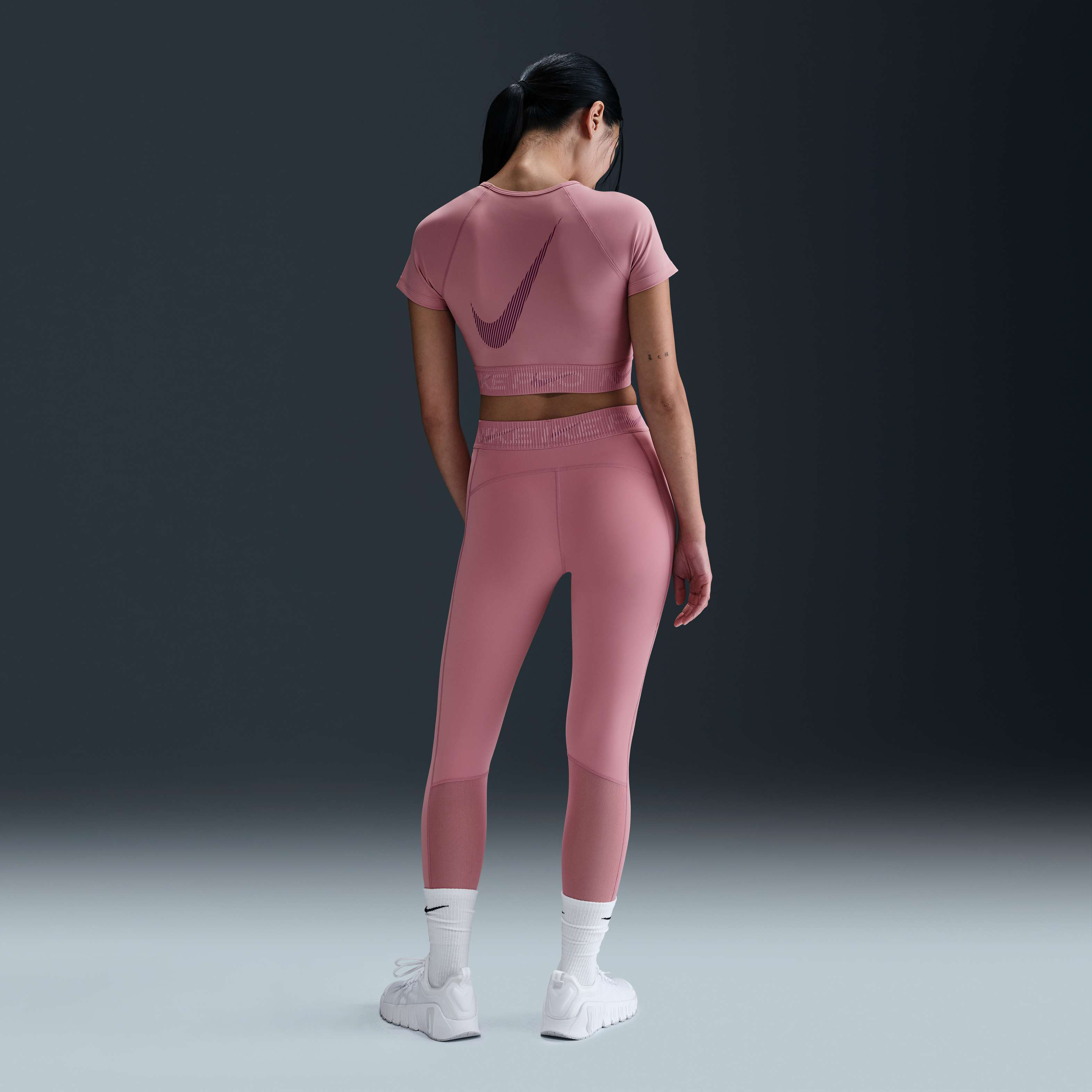 Nike Pro image number 4