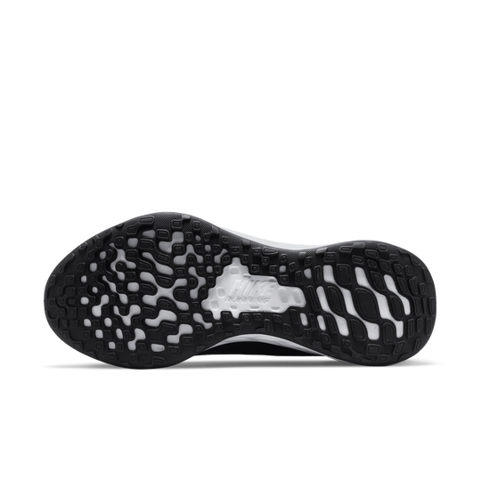 Shop Revolution 6 Men's Running Shoes (Extra Wide) | Nike UAE