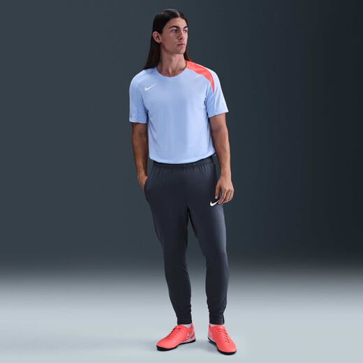 نايكي سترايك