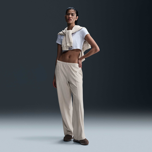 نايكي سبورتسوير تشيل نت