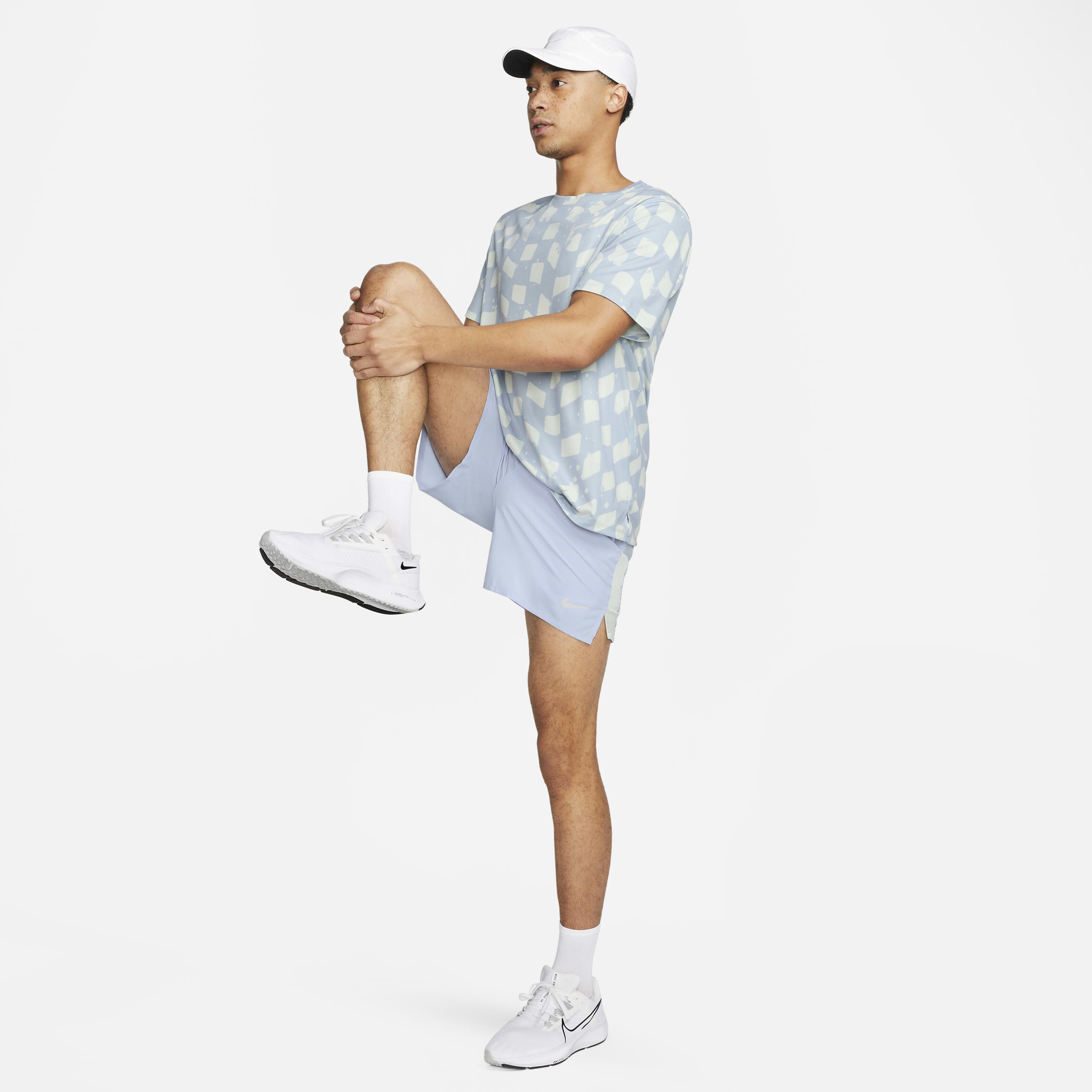 Nike Dri-FIT Miler image number 4