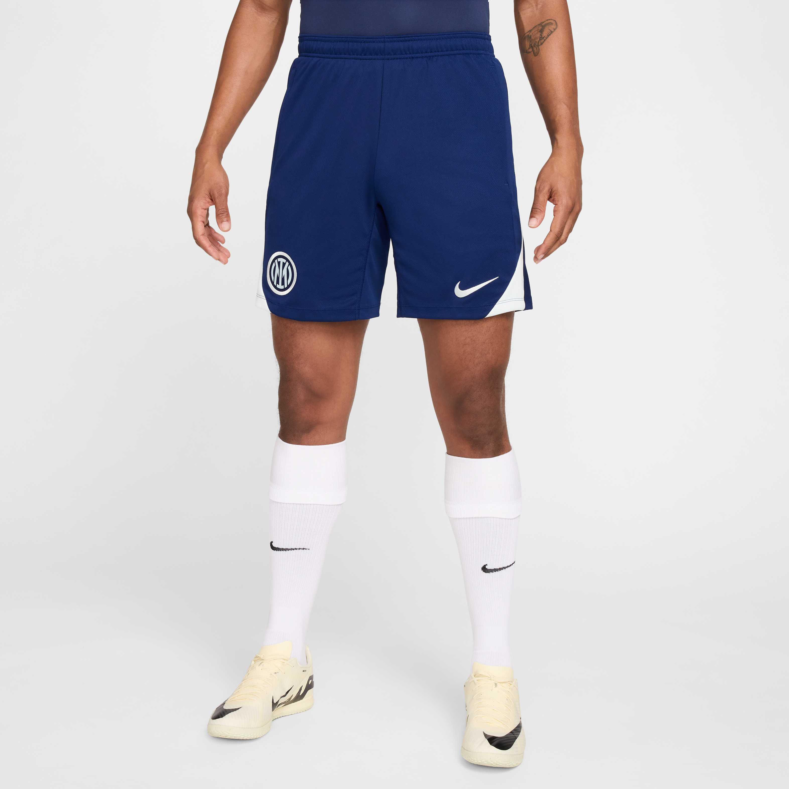 Inter Milan Strike image number 0