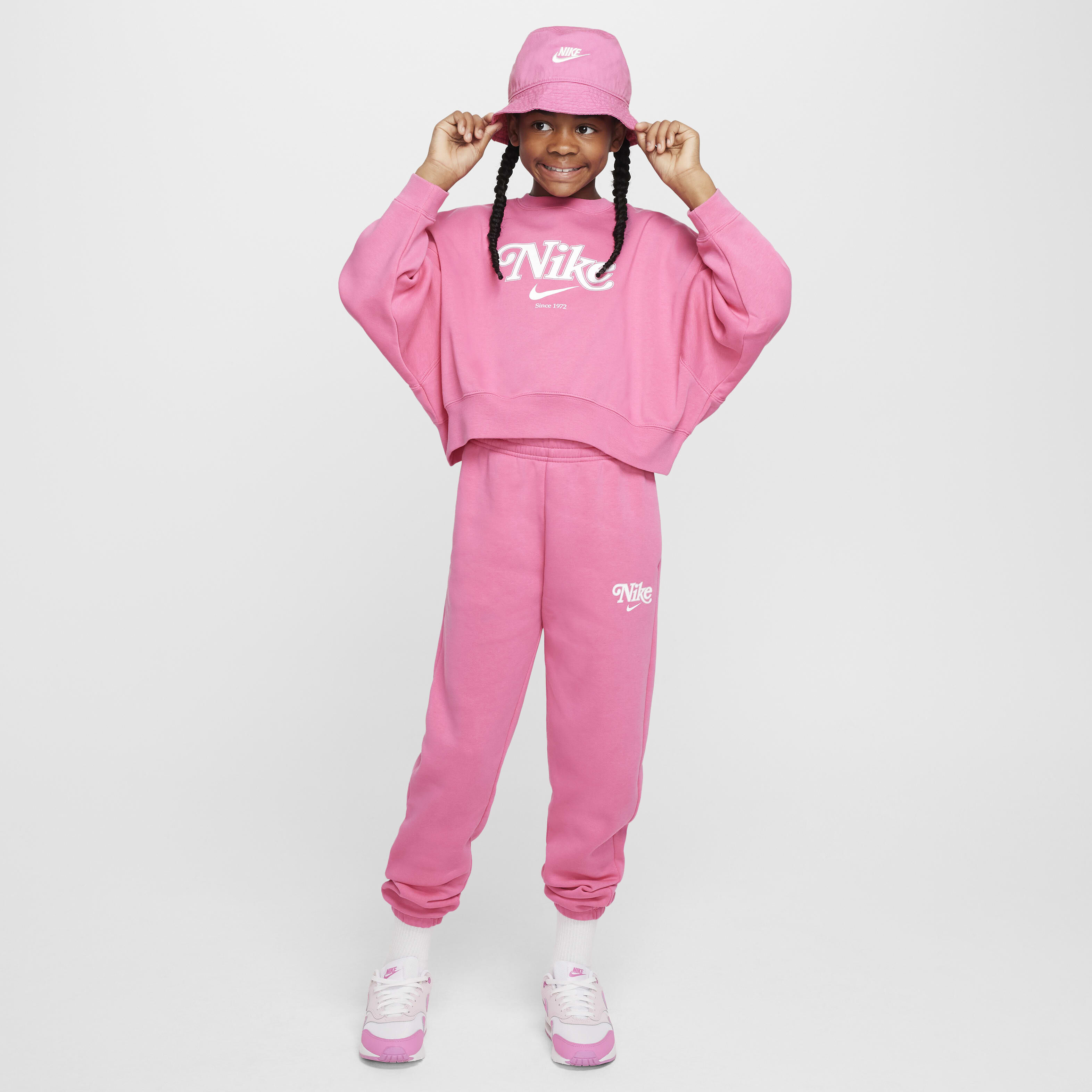 Nike joggers girls clearance