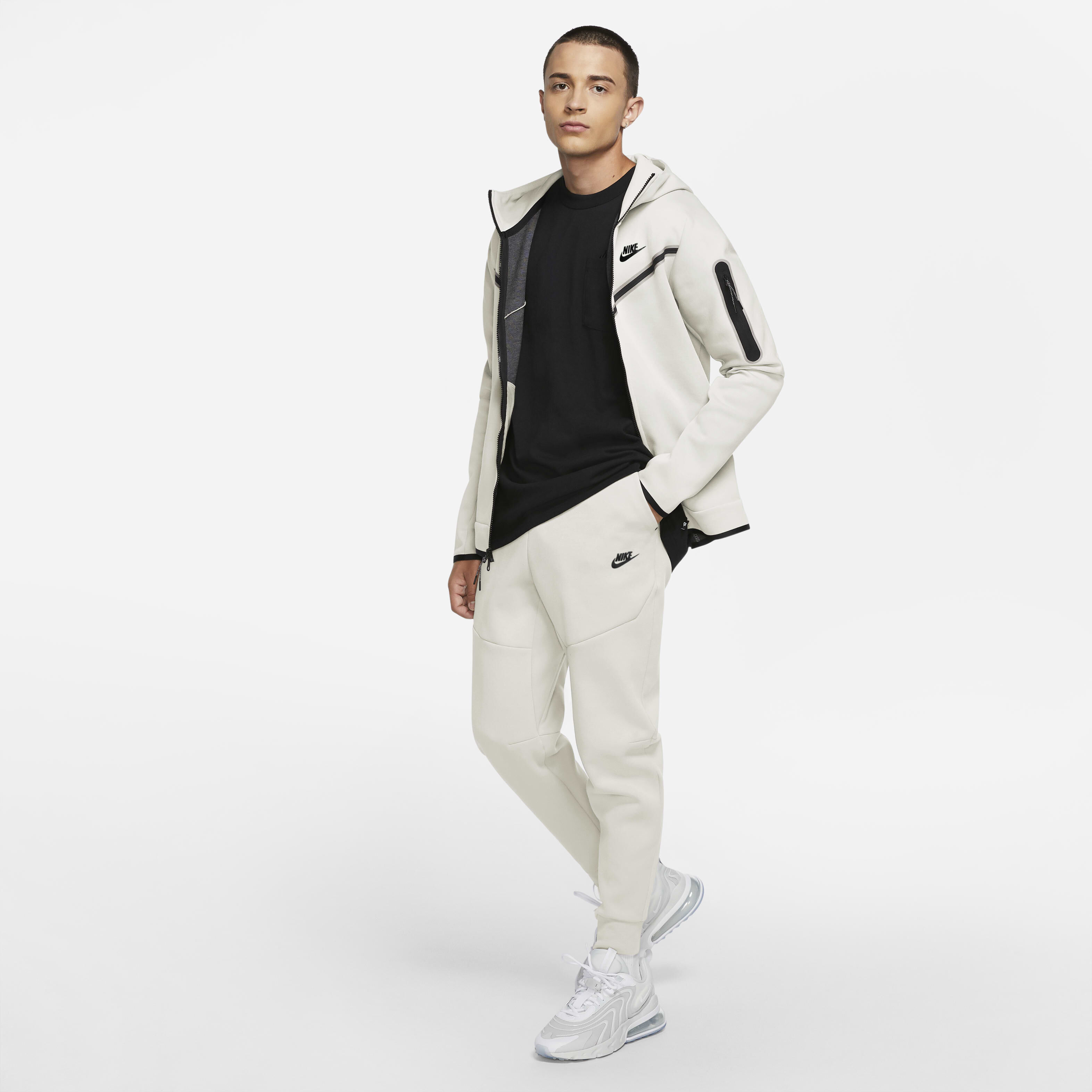 Nike Sportswear Tech Fleece image number 2