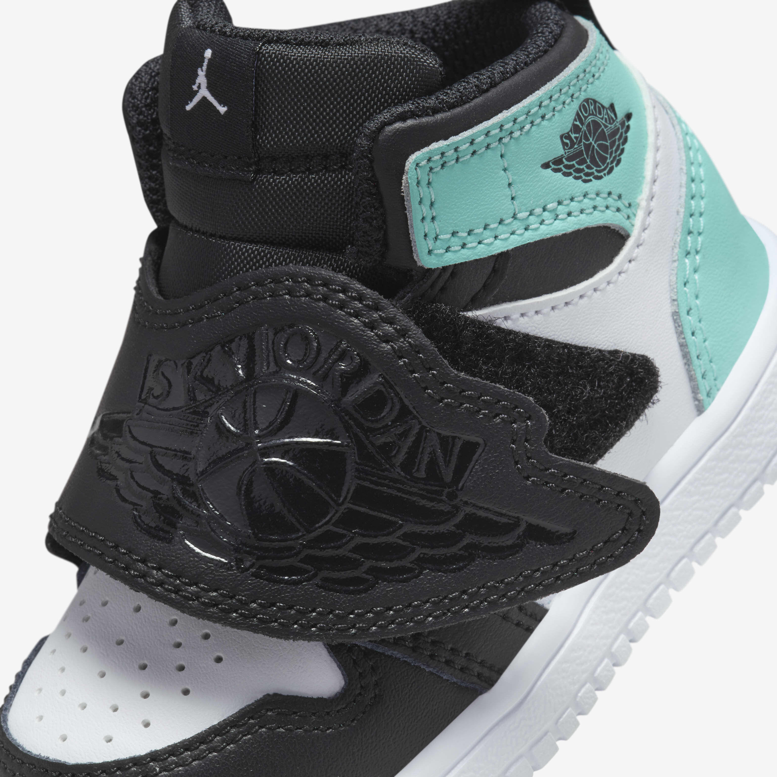 Sky Jordan 1 image number 6