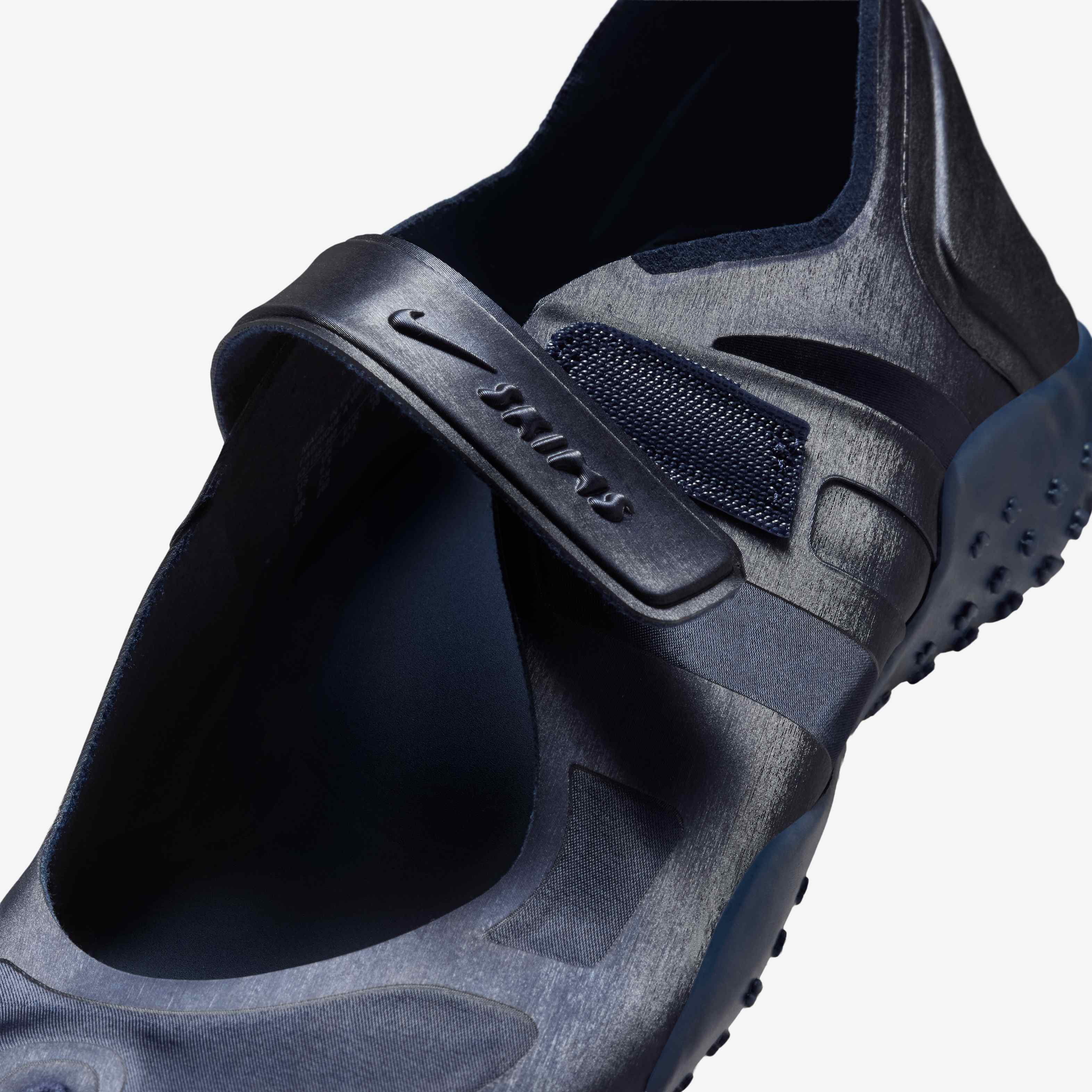 NikeSKIMS ريفت ساتين image number 6