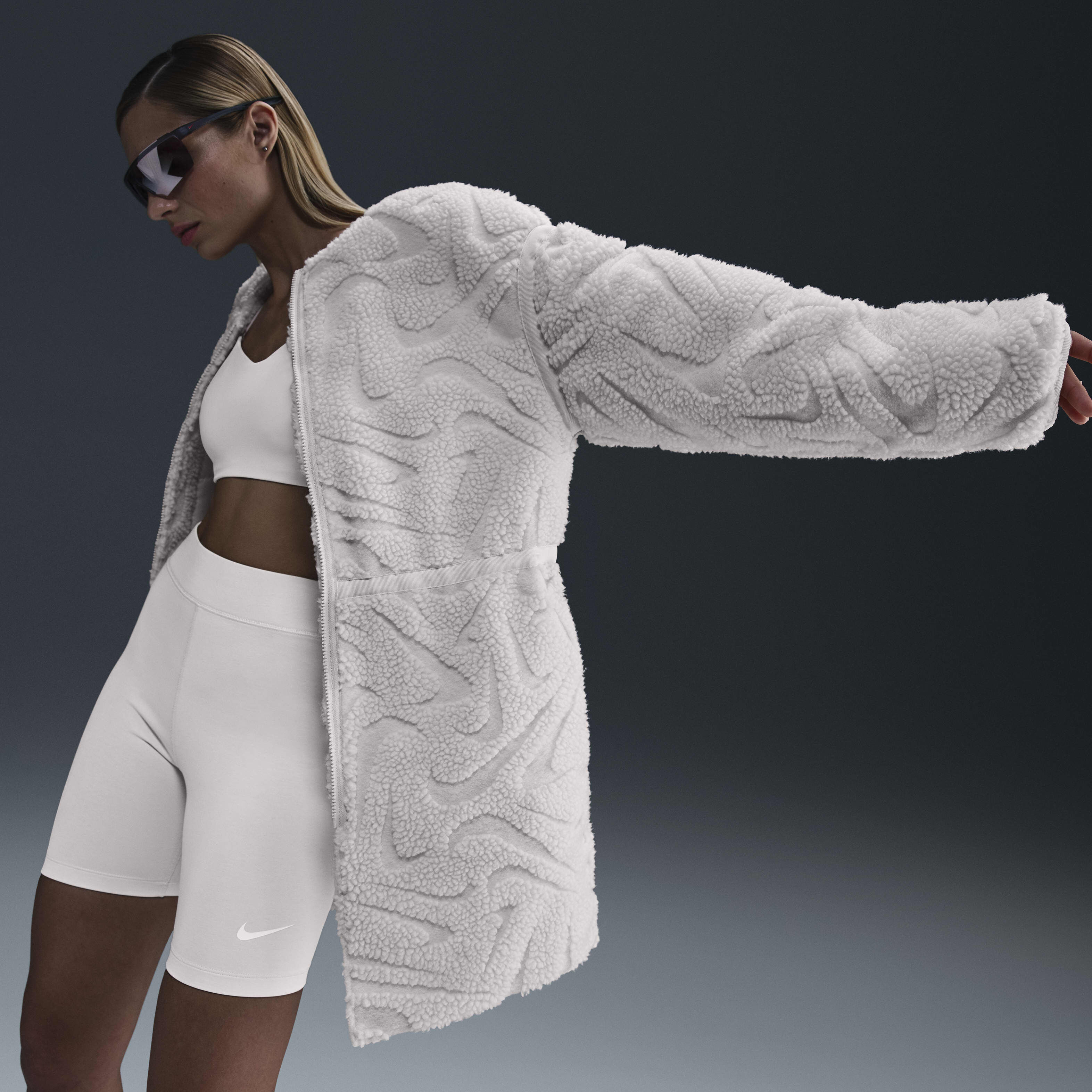 نايكي سبورتسوير image number 2