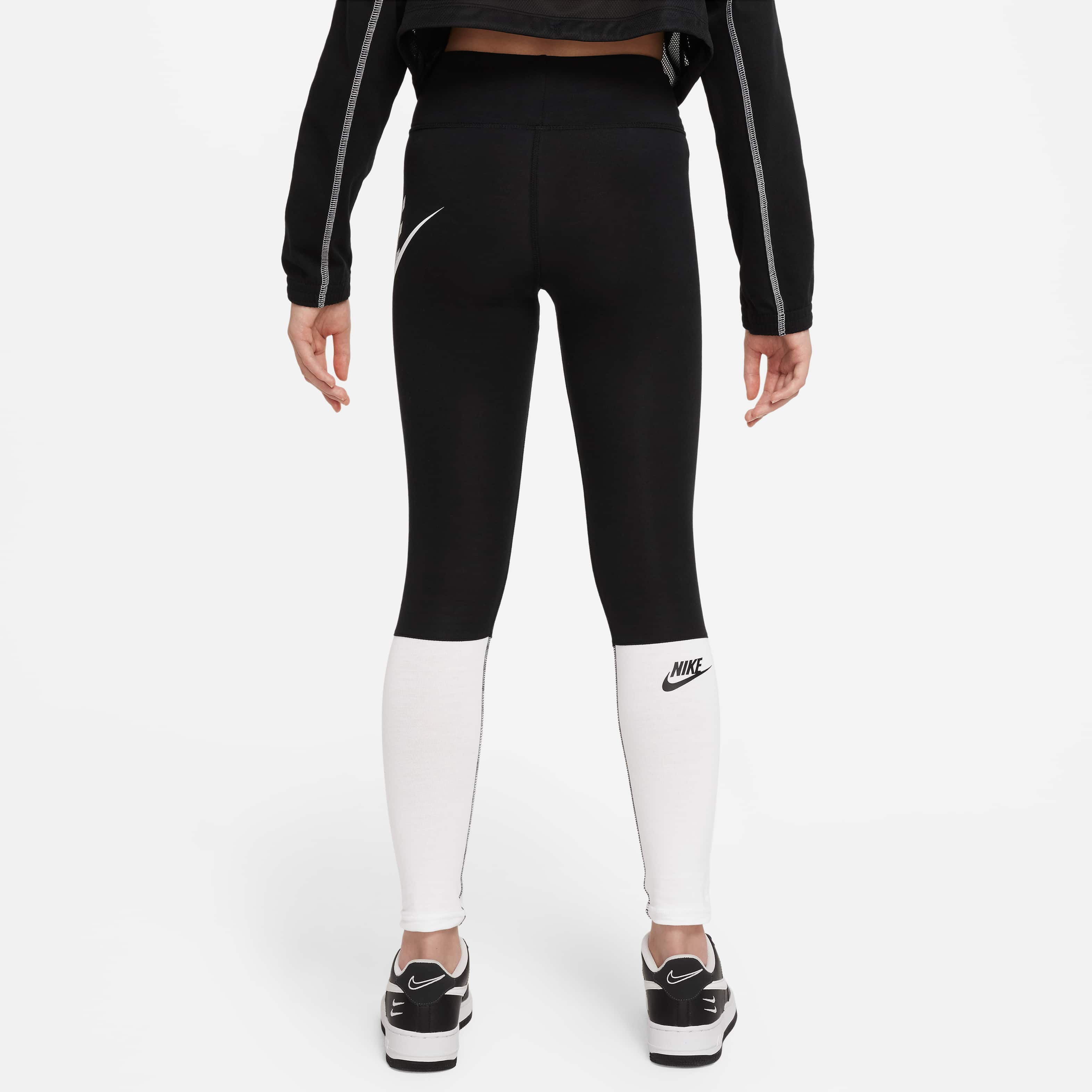 Nike Sportswear Favourites image number 1