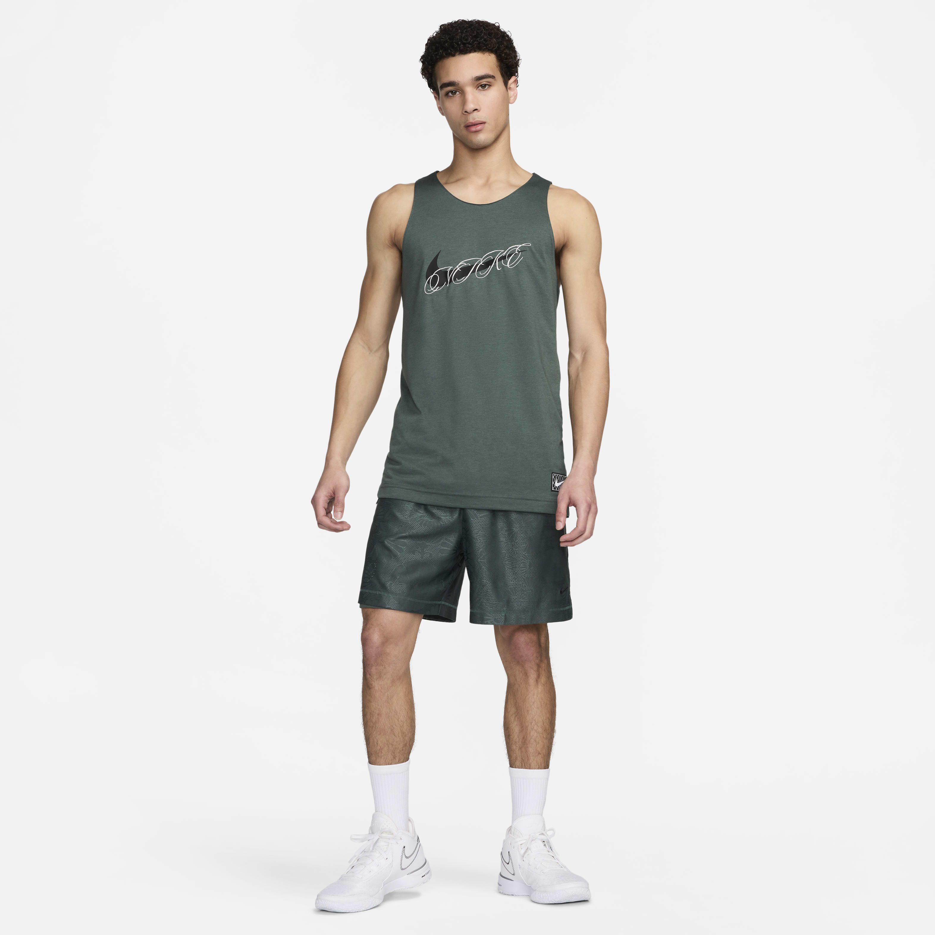 Nike Standard Issue image number 6