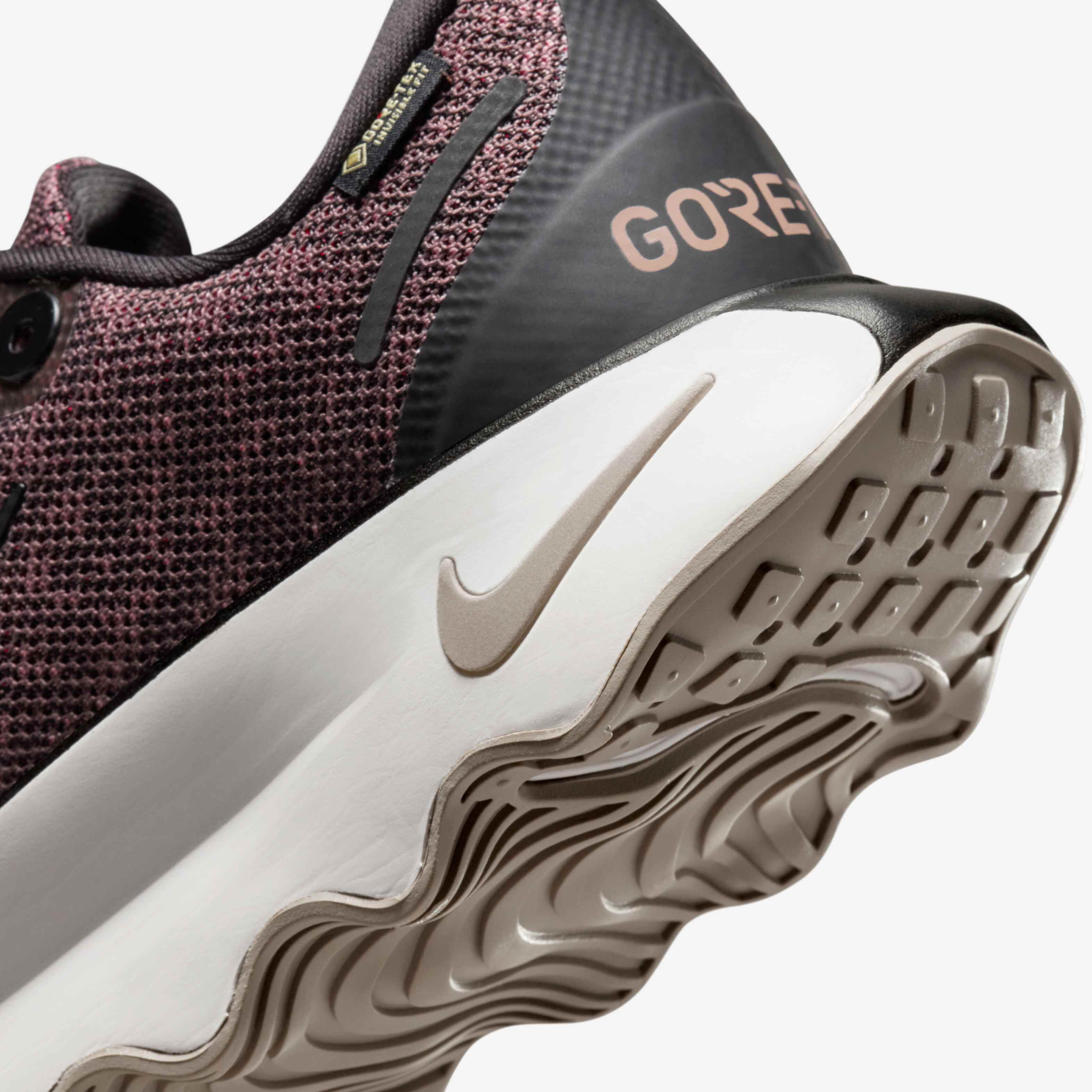 نايكي موتيفا جور-تكس image number 7