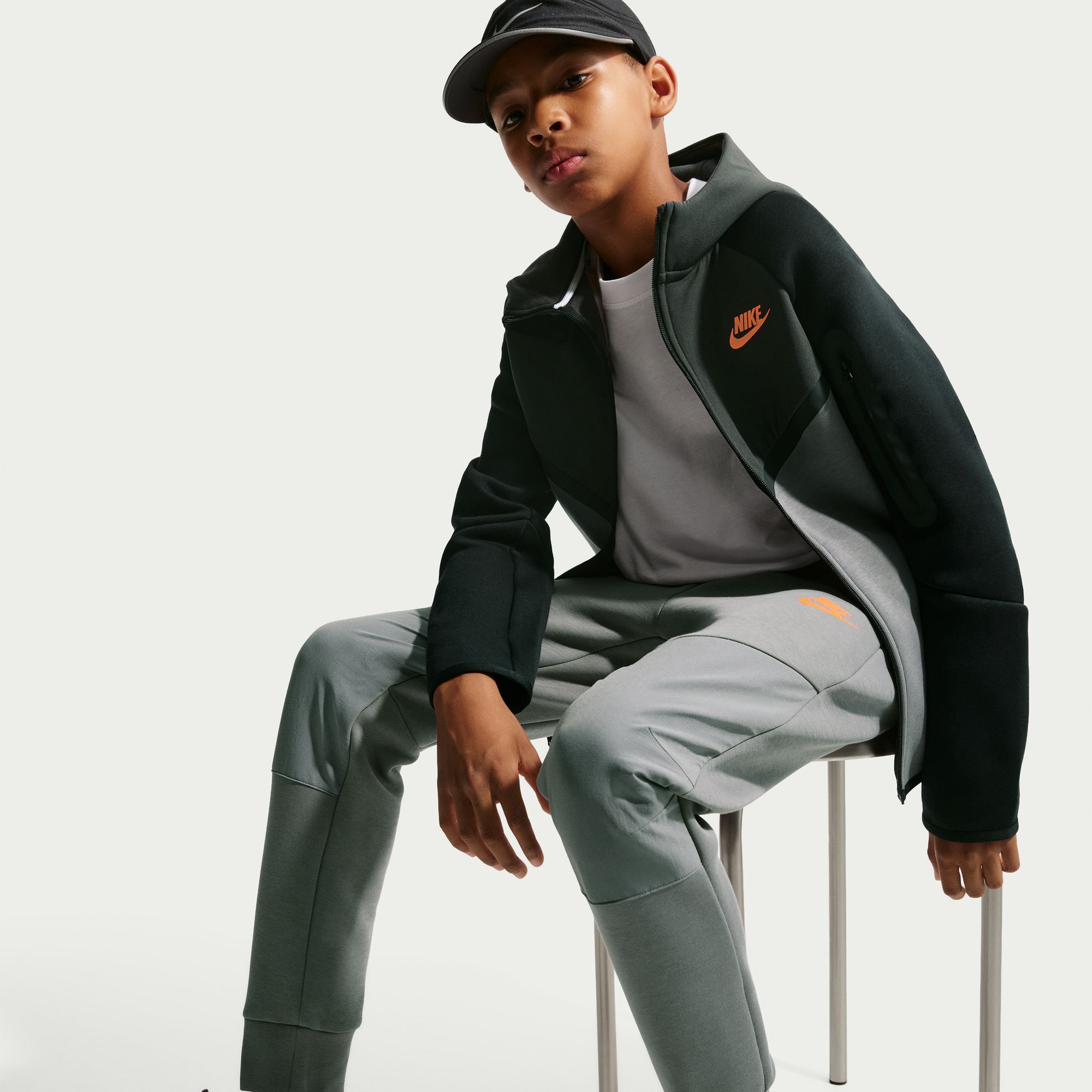 Nike Sportswear Tech Fleece image number 4