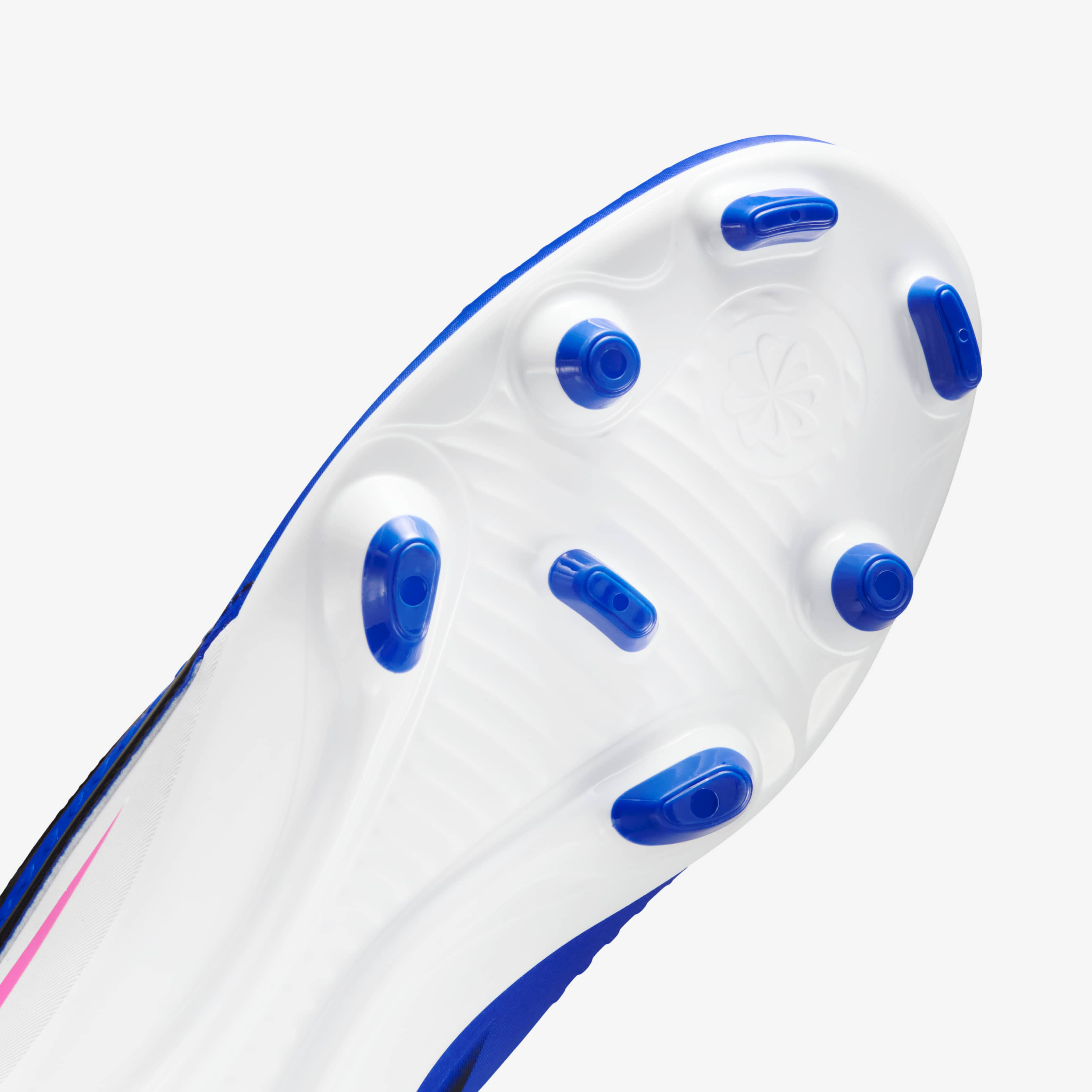 Nike Phantom 6 Low Club image number 6