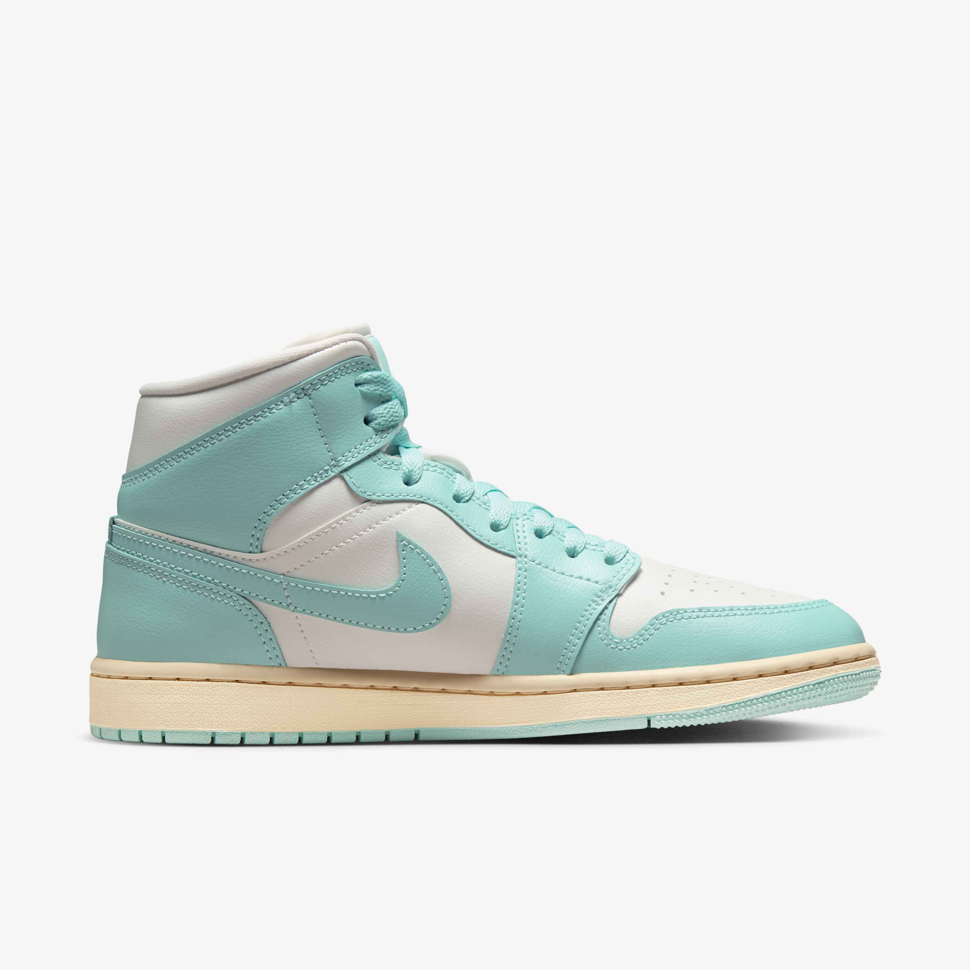 Air Jordan 1 Mid Shoes image number 2