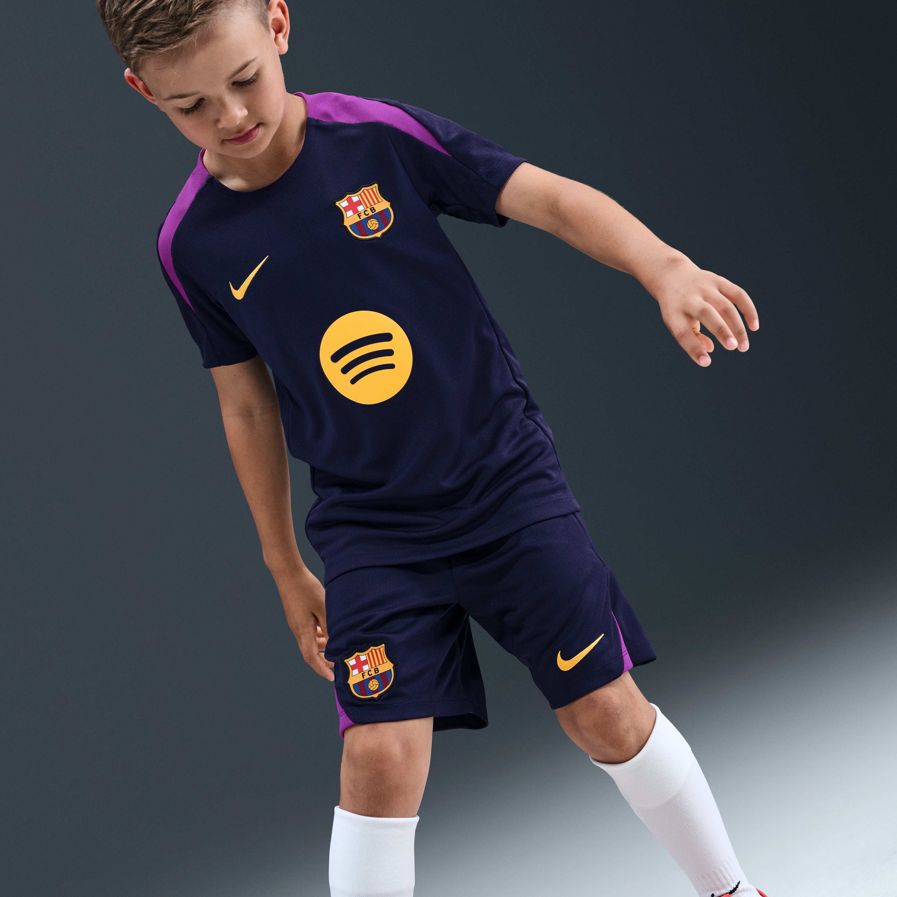 F.C. Barcelona Strike image number 2