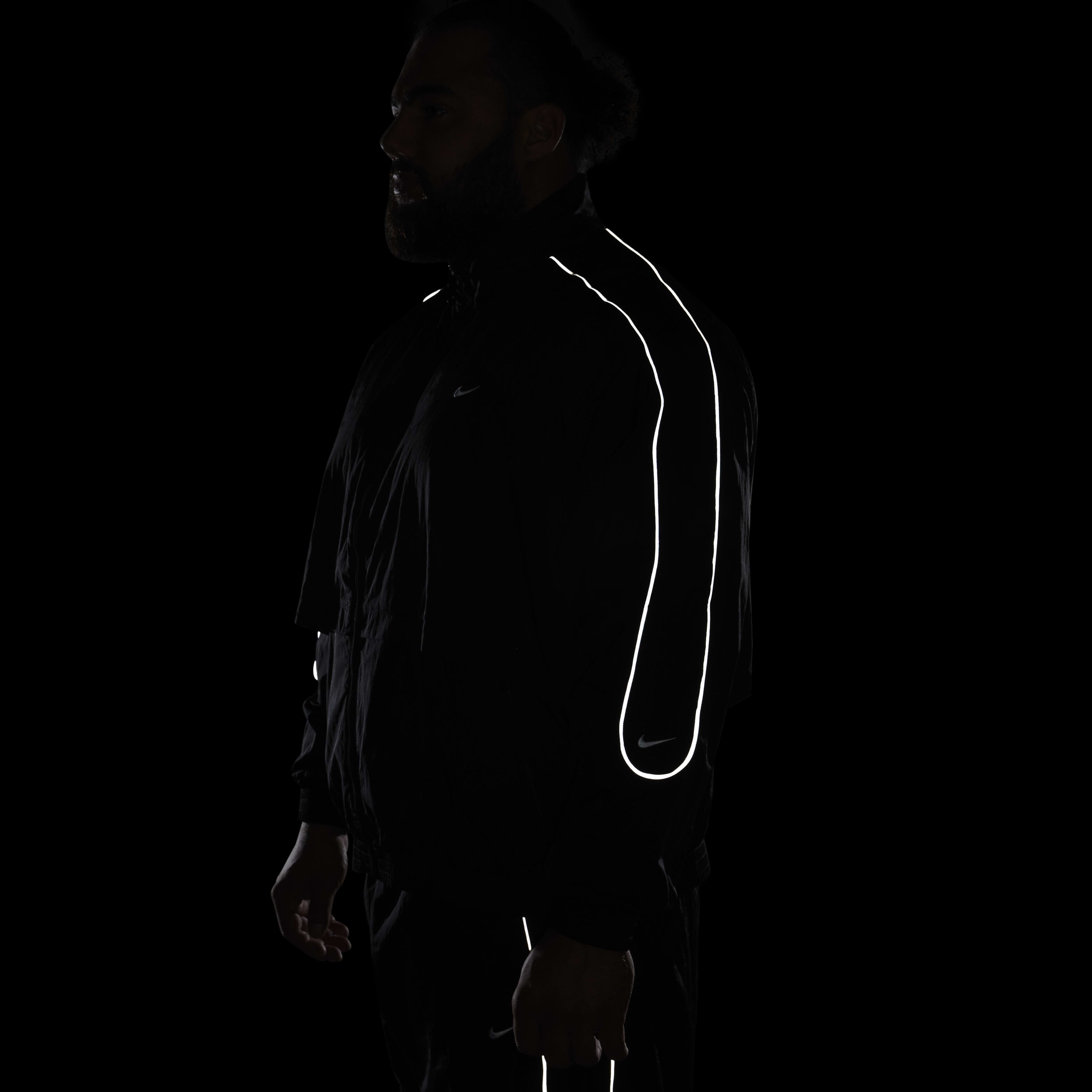 Nike Sportswear Solo Swoosh image number 17