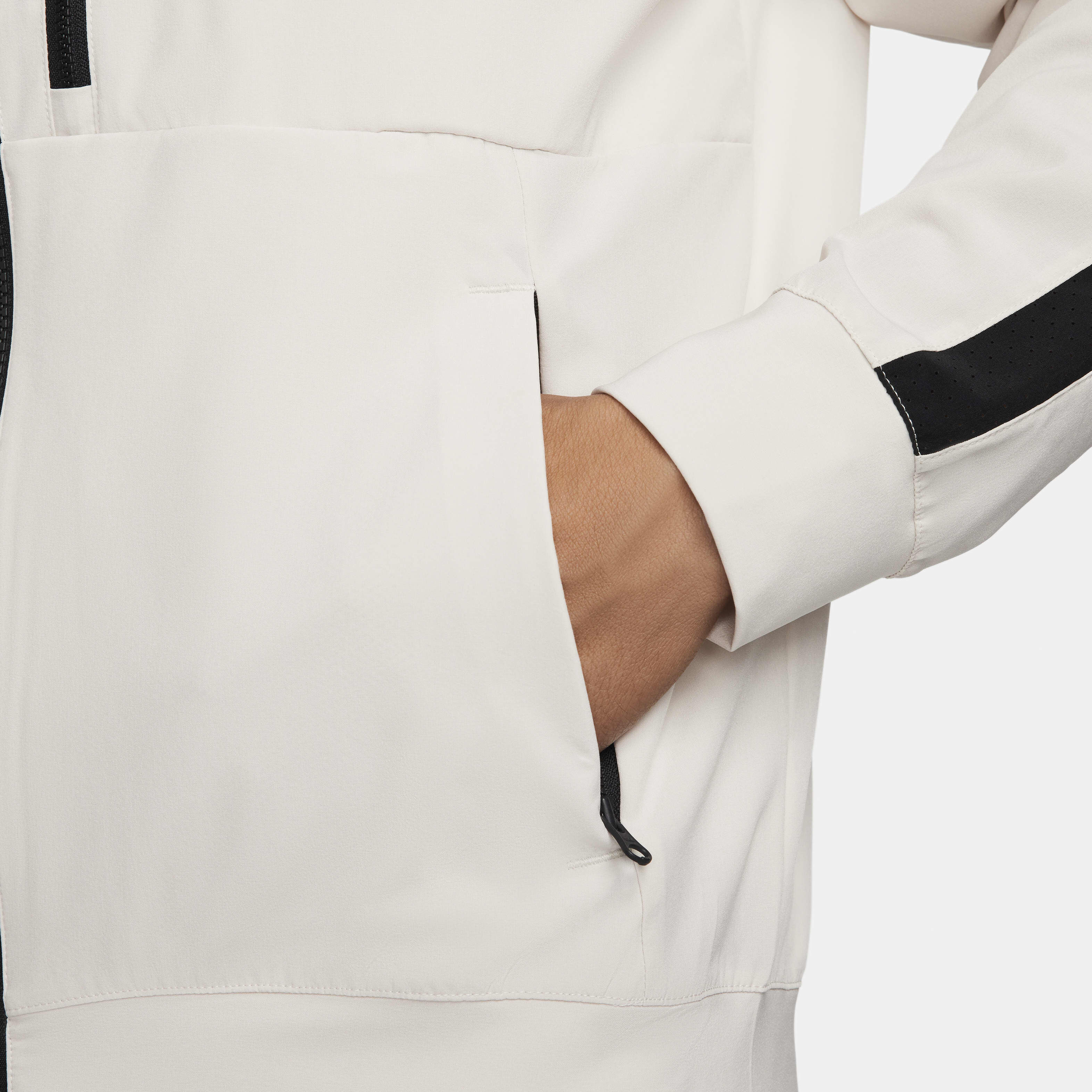 ليبرون x ليفربول F.C. image number 5