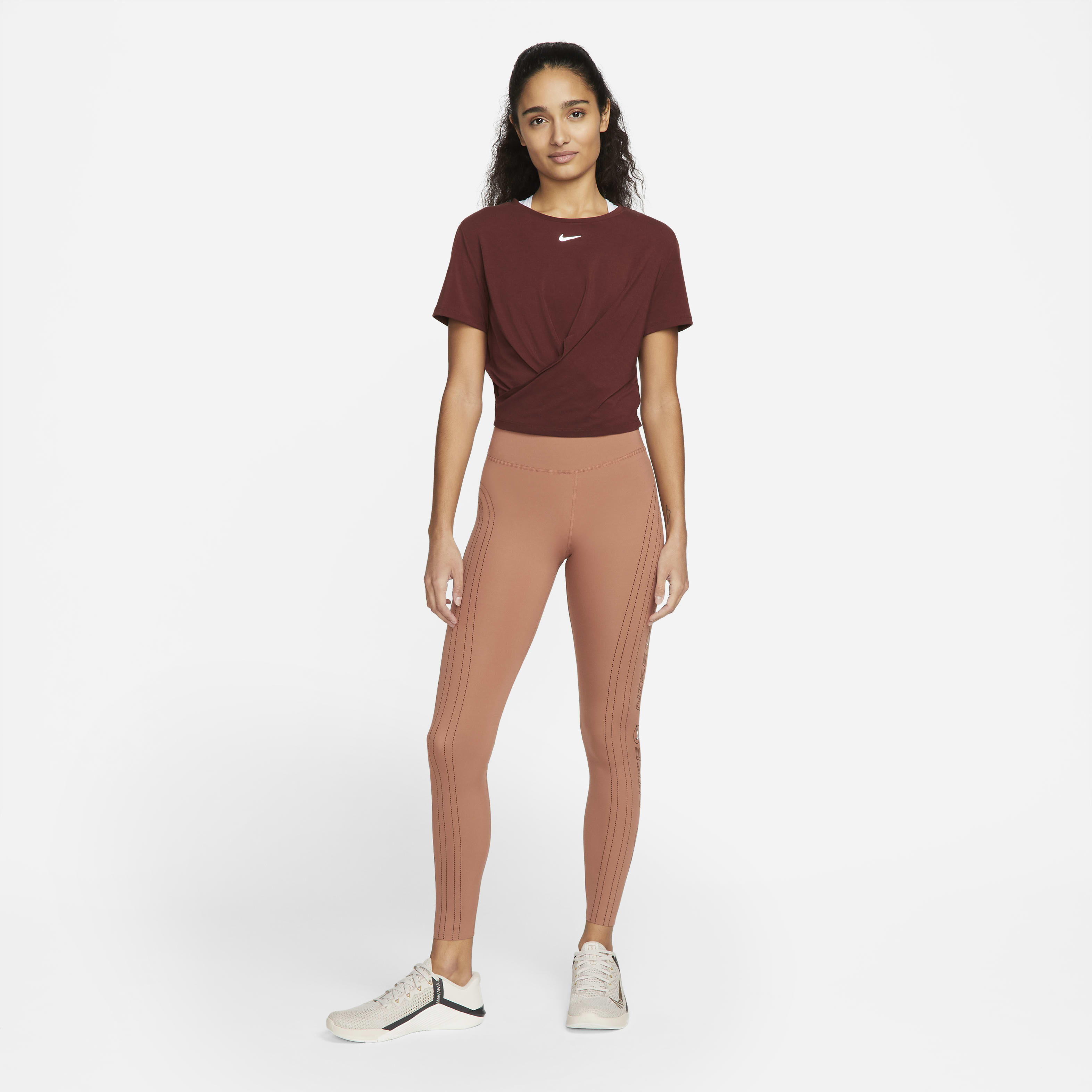 نايكي ون لوكس ايكون كلاش image number 4