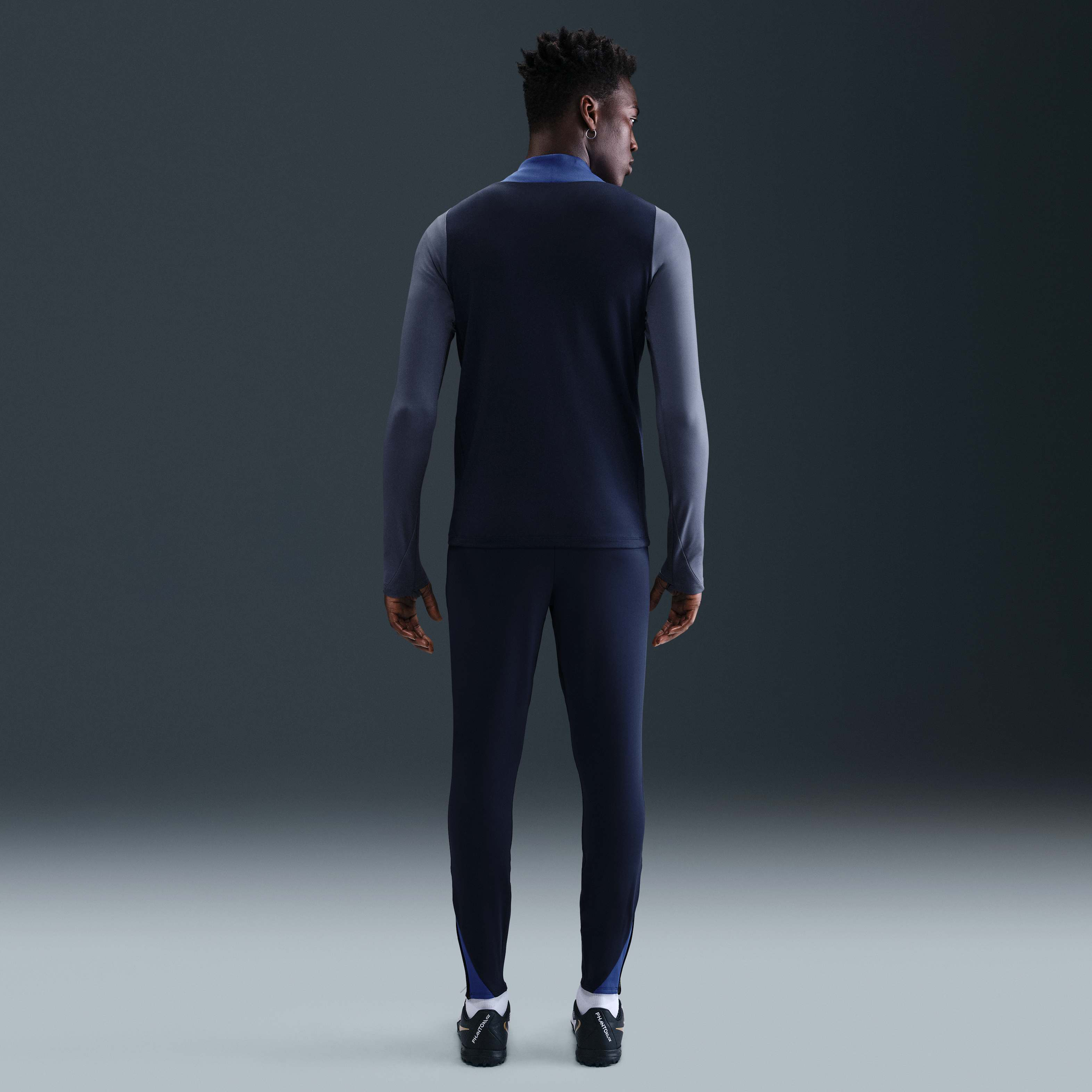 Paris Saint-Germain Strike image number 3