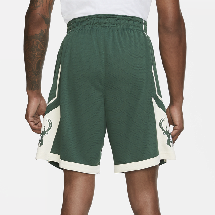 Bucks swingman deals shorts