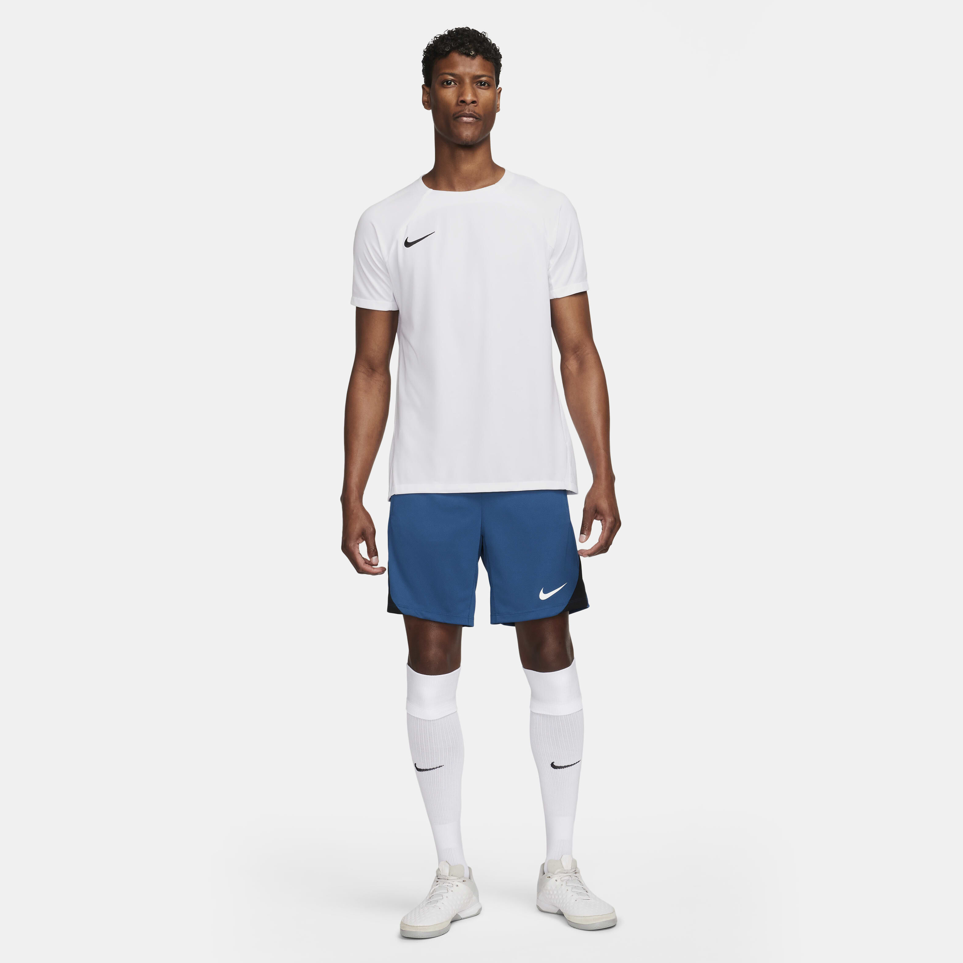 Nike Strike image number 6